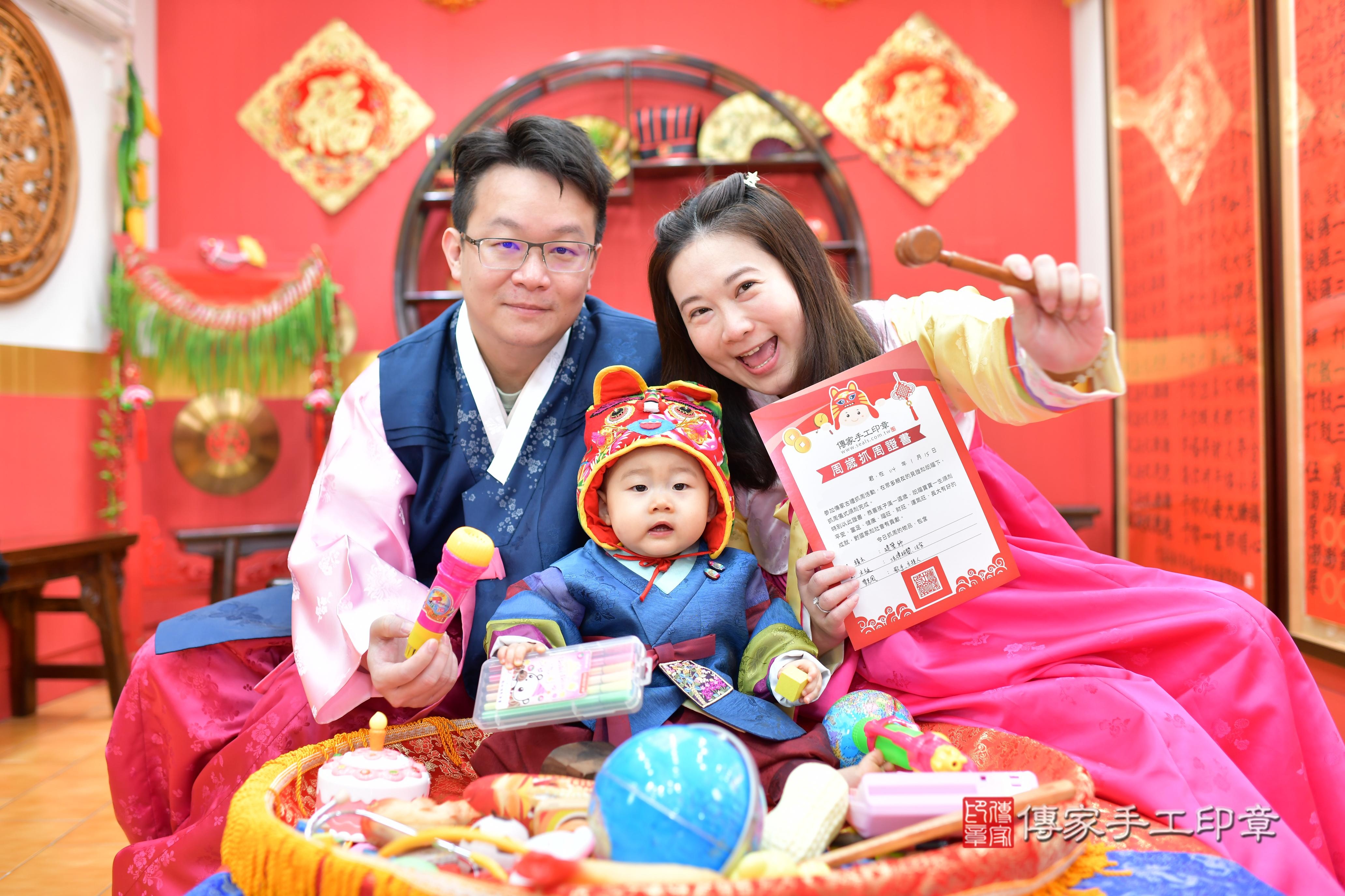 傳家手工印章桃園店、抓周、度脺、中國風會場、傳家嬰兒古禮、吉祥話、抓周道具物品24種、拍照。抓周證書。寶寶抓周、滿周歲、生日快樂、祝福