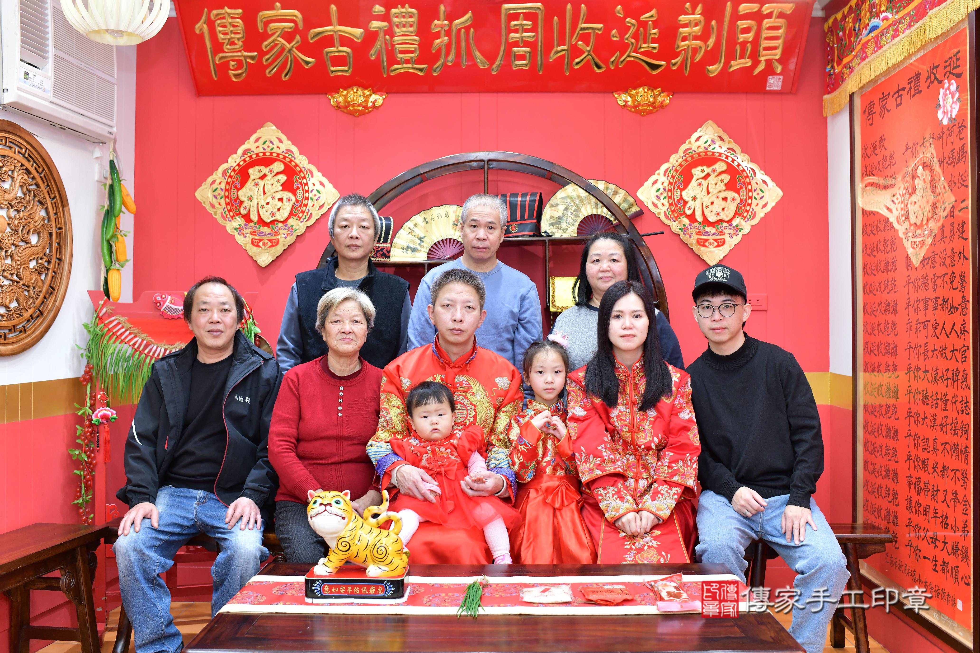 傳家手工印章桃園店、抓周、度脺、中國風會場、傳家嬰兒古禮、吉祥話、抓周道具物品24種、拍照。抓周證書。寶寶抓周、滿周歲、生日快樂、祝福