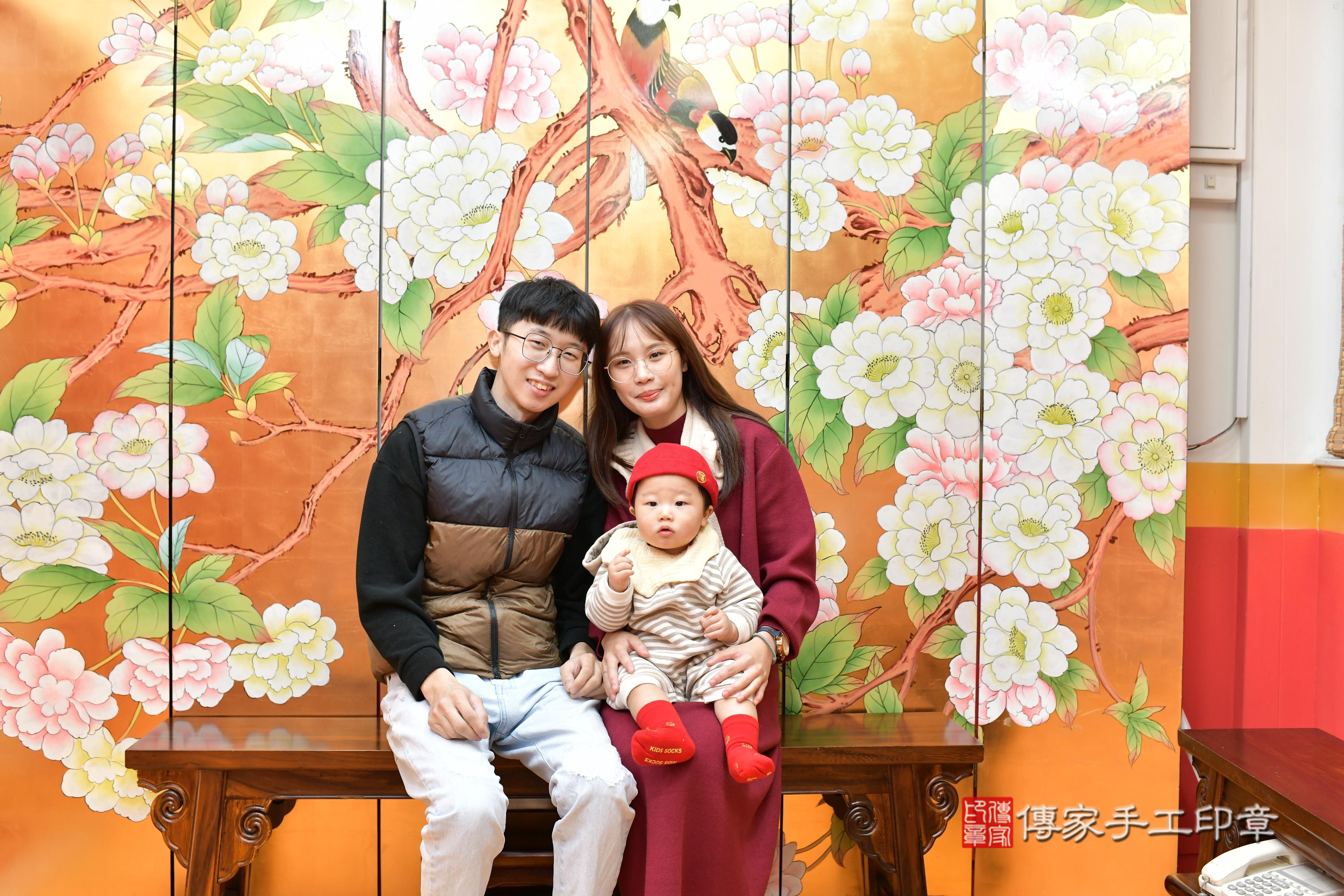 傳家手工印章桃園店、抓周、度脺、中國風會場、傳家嬰兒古禮、吉祥話、抓周道具物品24種、拍照。抓周證書。寶寶抓周、滿周歲、生日快樂、祝福