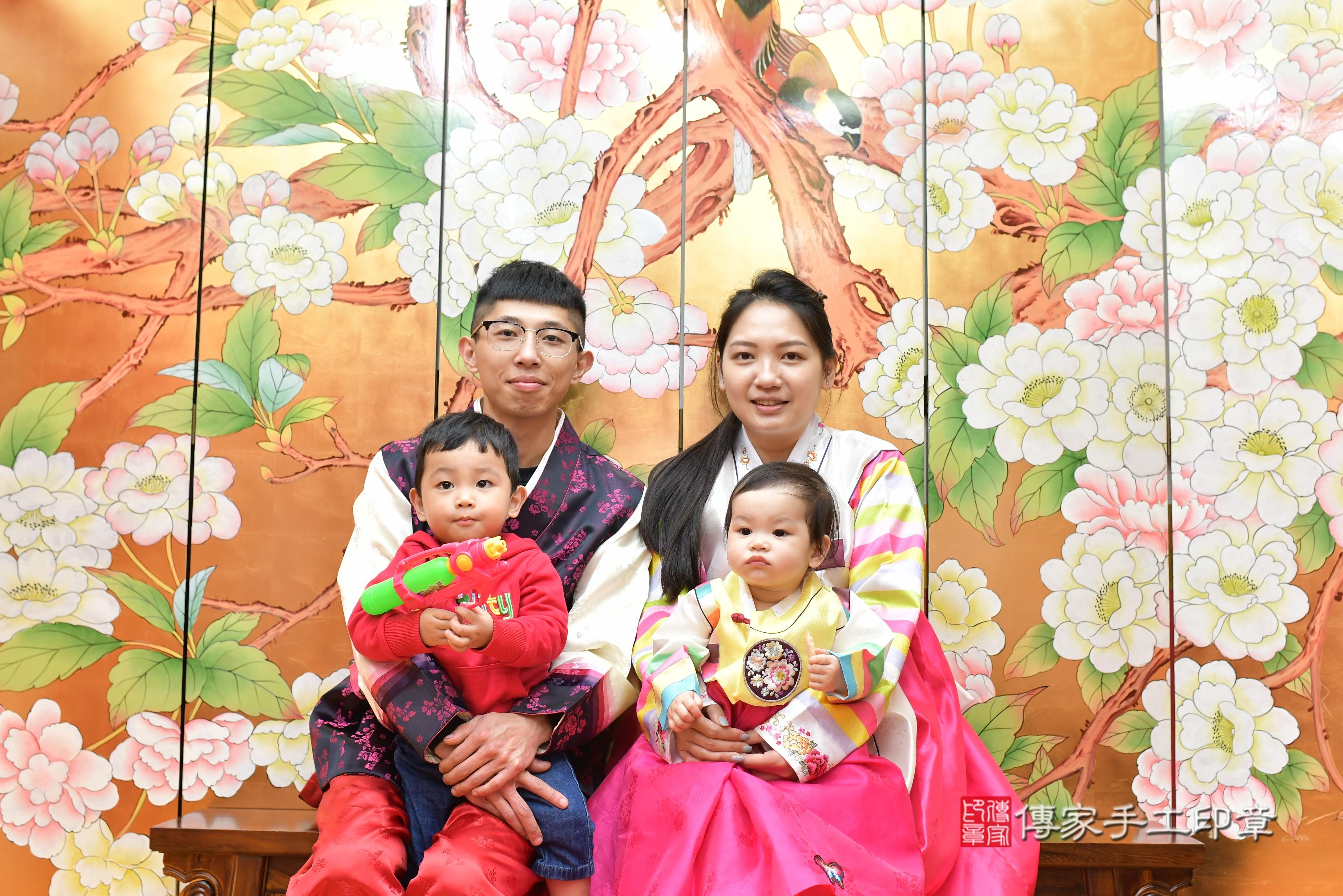 傳家手工印章桃園店、抓周、度脺、中國風會場、傳家嬰兒古禮、吉祥話、抓周道具物品24種、拍照。抓周證書。寶寶抓周、滿周歲、生日快樂、祝福