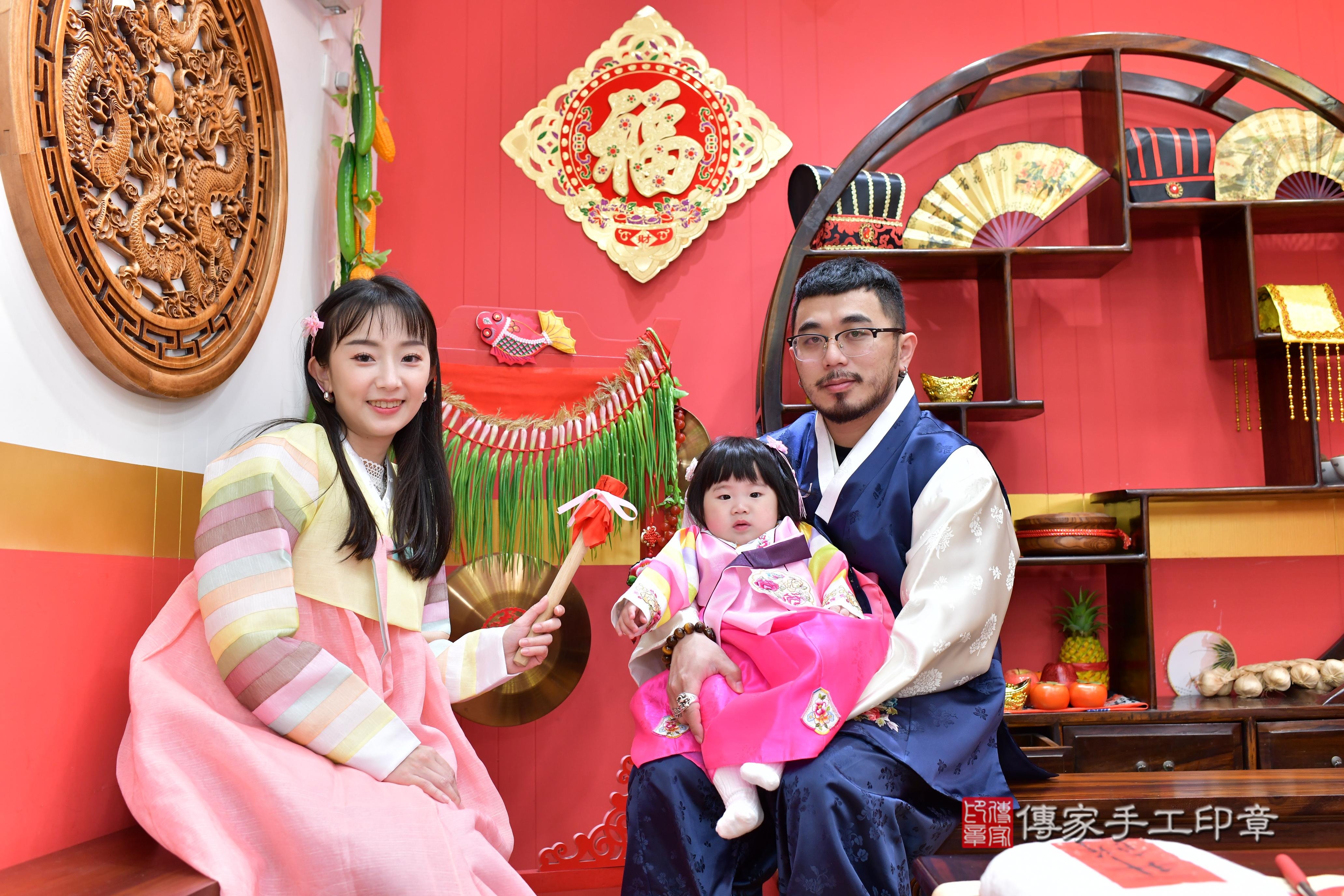 傳家手工印章桃園店、抓周、度脺、中國風會場、傳家嬰兒古禮、吉祥話、抓周道具物品24種、拍照。抓周證書。寶寶抓周、滿周歲、生日快樂、祝福
