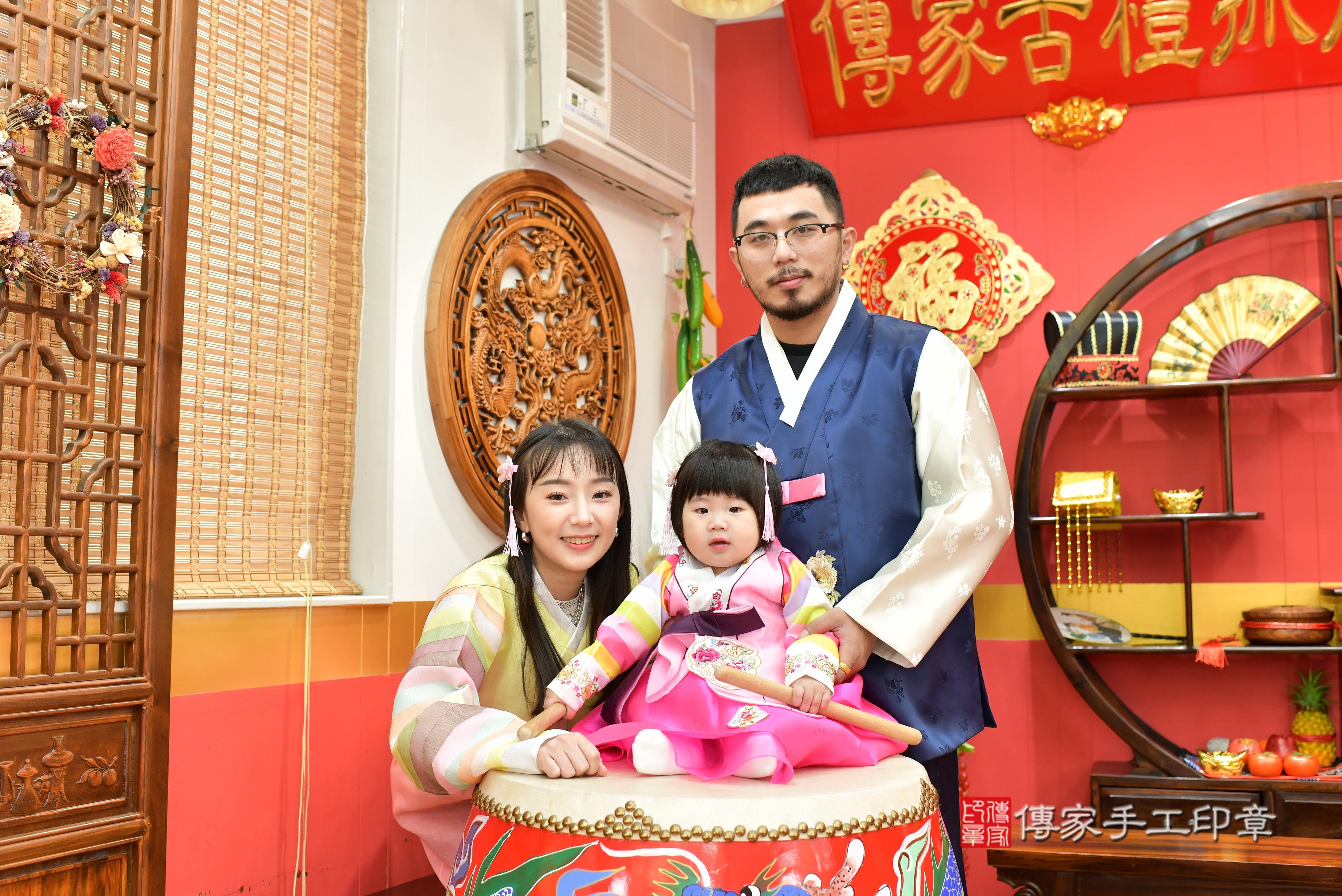 傳家手工印章桃園店、抓周、度脺、中國風會場、傳家嬰兒古禮、吉祥話、抓周道具物品24種、拍照。抓周證書。寶寶抓周、滿周歲、生日快樂、祝福