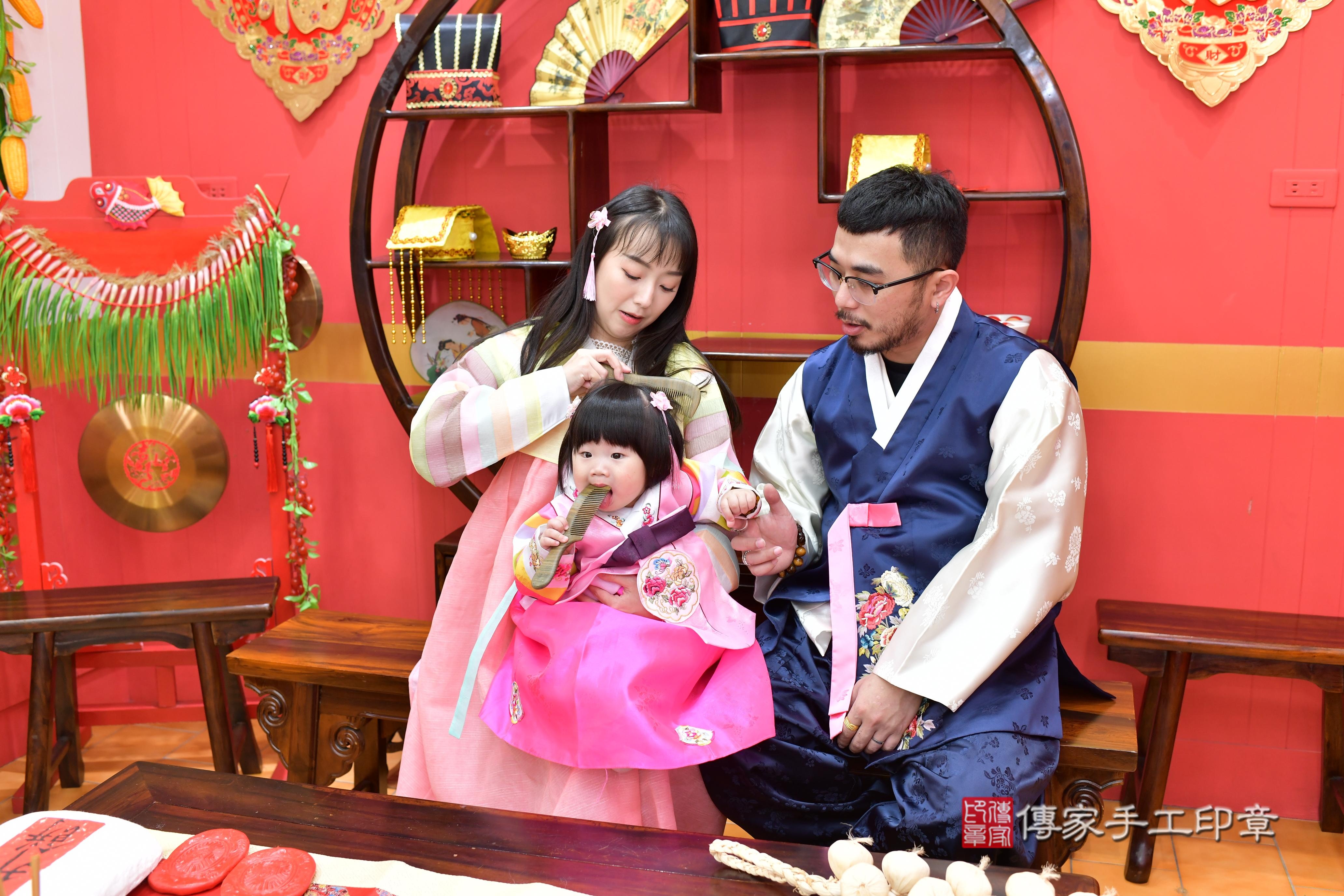 傳家手工印章桃園店、抓周、度脺、中國風會場、傳家嬰兒古禮、吉祥話、抓周道具物品24種、拍照。抓周證書。寶寶抓周、滿周歲、生日快樂、祝福