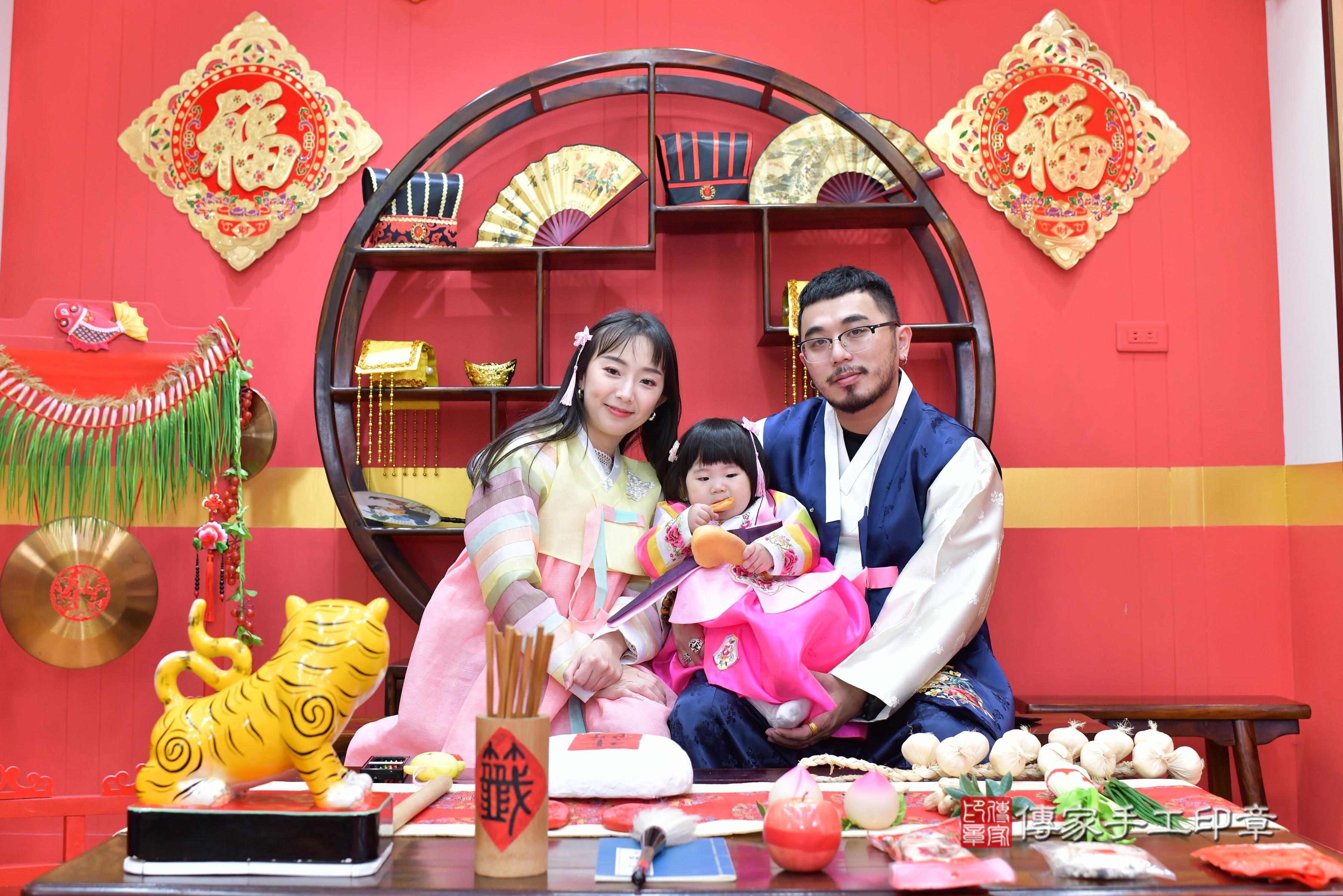 傳家手工印章桃園店、抓周、度脺、中國風會場、傳家嬰兒古禮、吉祥話、抓周道具物品24種、拍照。抓周證書。寶寶抓周、滿周歲、生日快樂、祝福