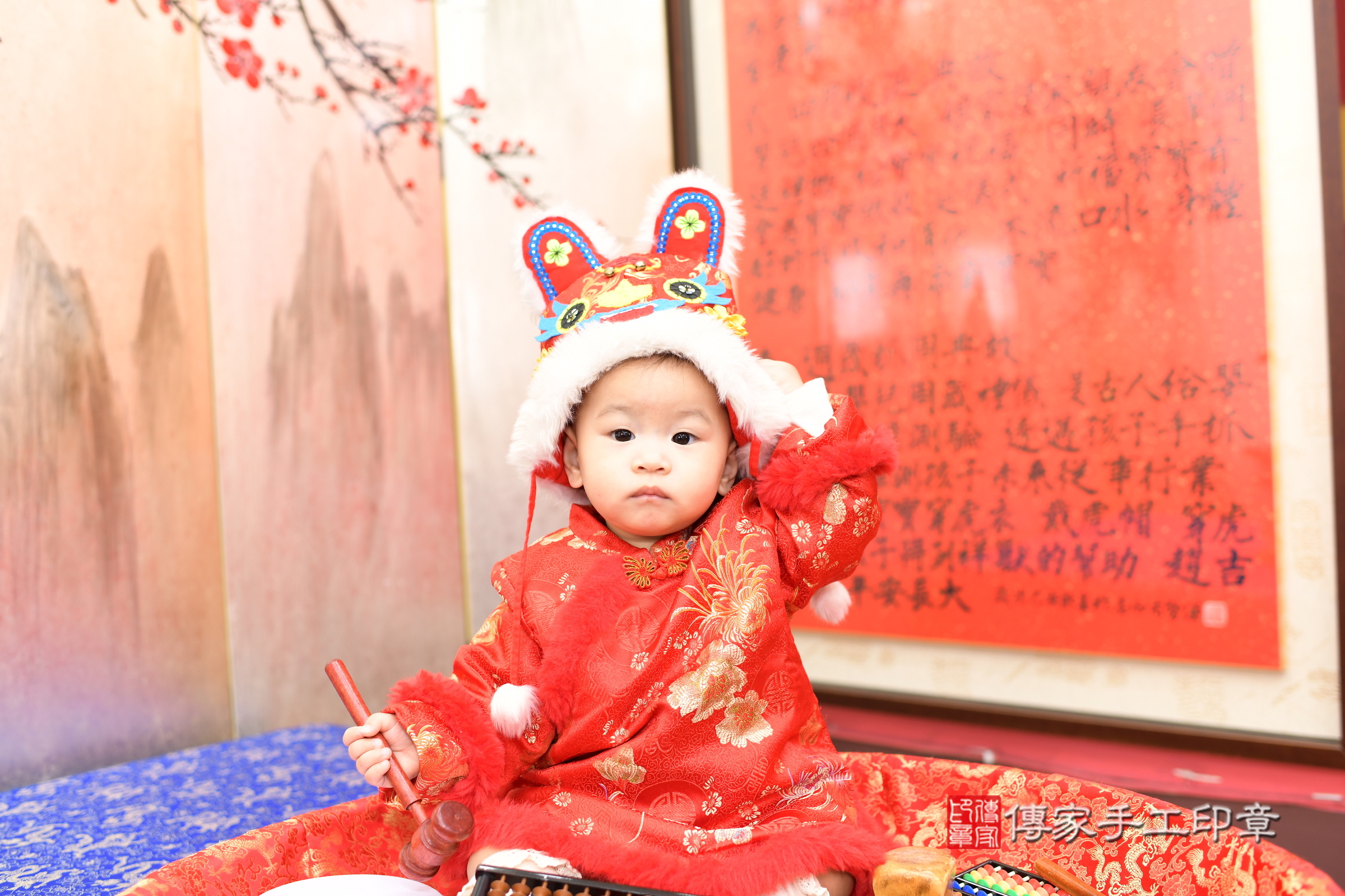 新北市永和區晞晞寶寶抓周推薦：傳家新北店抓周度脺中國風會場，嬰兒古禮抓周流程儀式吉祥話、抓周道具物品24種、拍照。抓周證書。2025.3.7，照片11