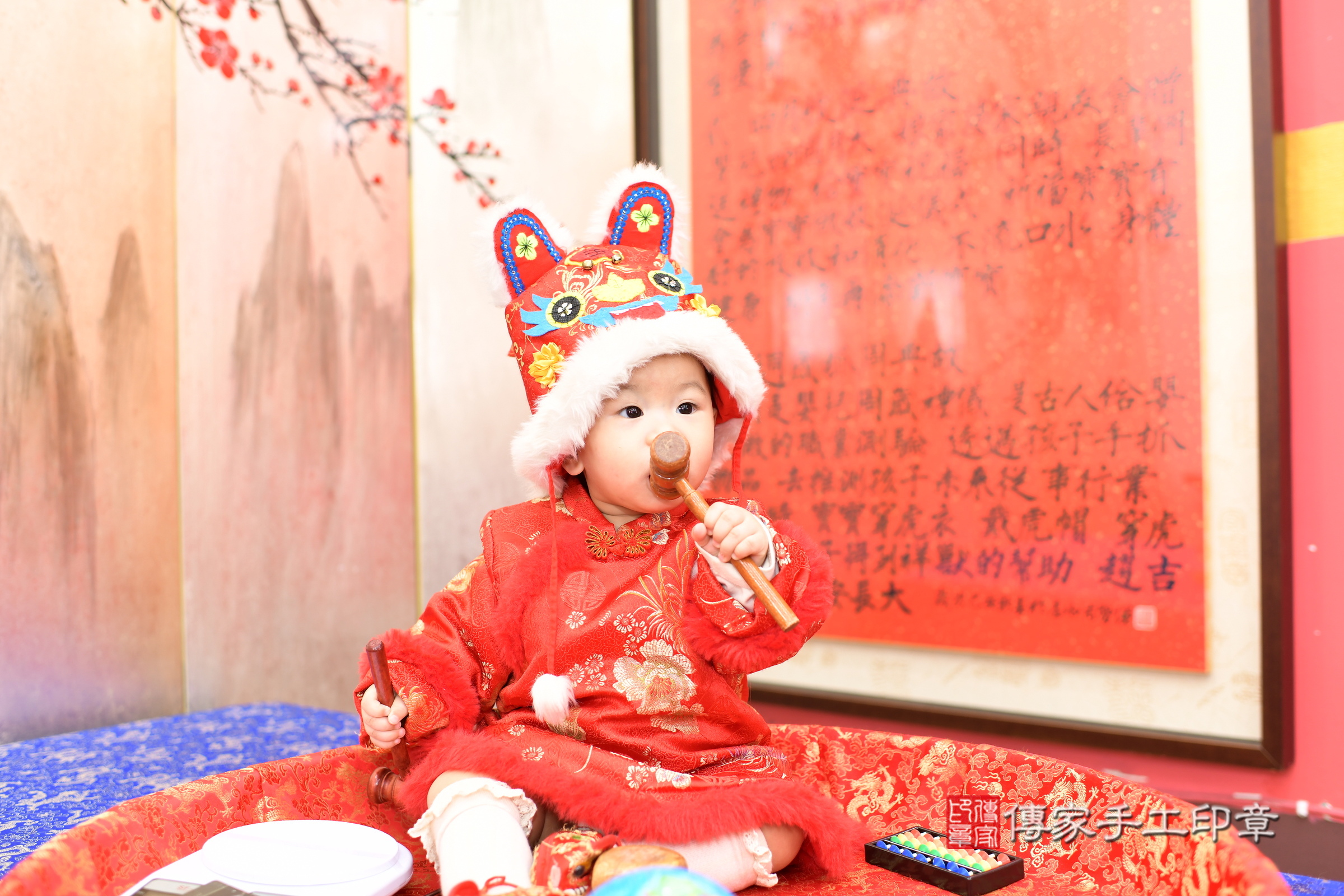 新北市永和區晞晞寶寶抓周推薦：傳家新北店抓周度脺中國風會場，嬰兒古禮抓周流程儀式吉祥話、抓周道具物品24種、拍照。抓周證書。2025.3.7，照片12