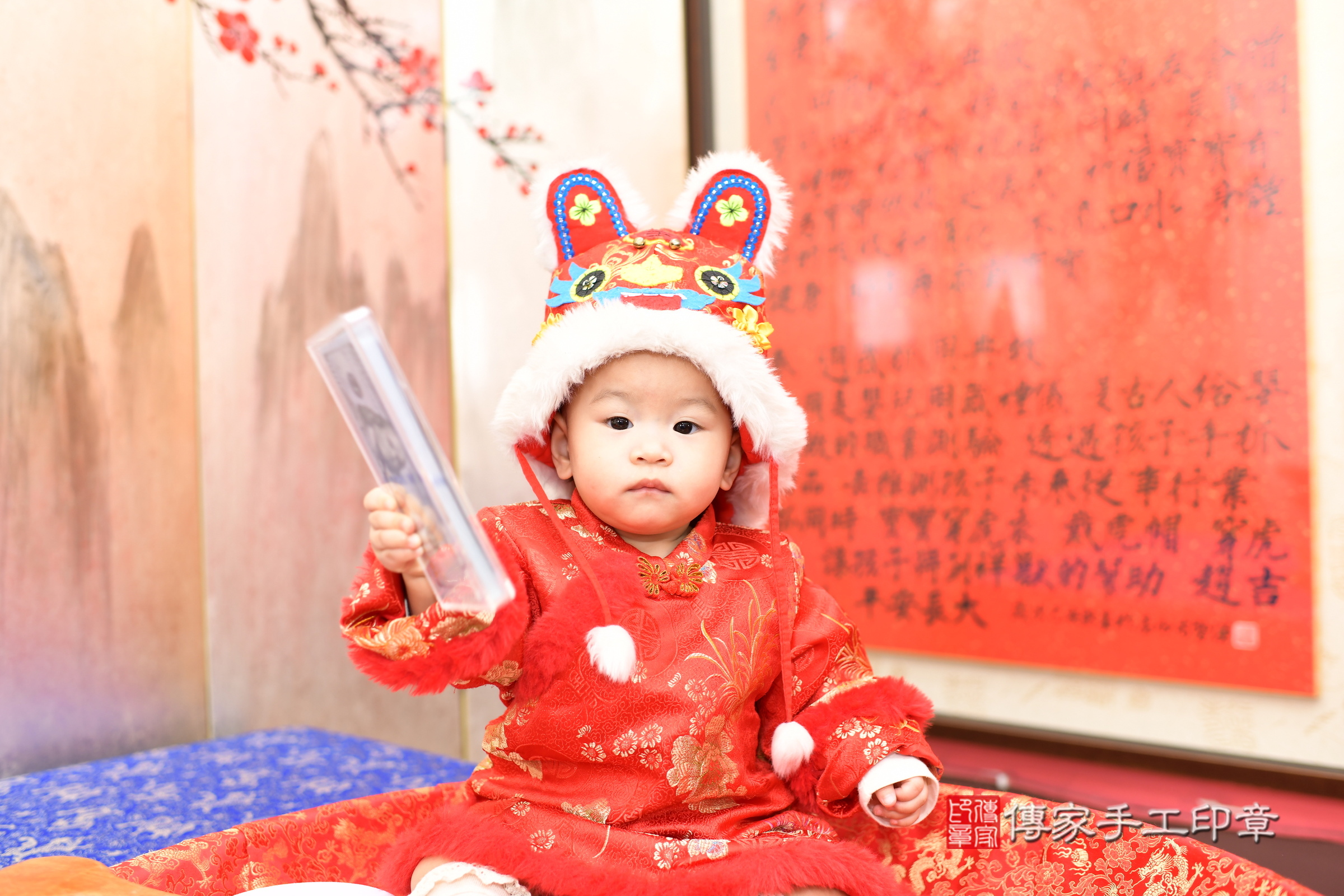 新北市永和區晞晞寶寶抓周推薦：傳家新北店抓周度脺中國風會場，嬰兒古禮抓周流程儀式吉祥話、抓周道具物品24種、拍照。抓周證書。2025.3.7，照片13