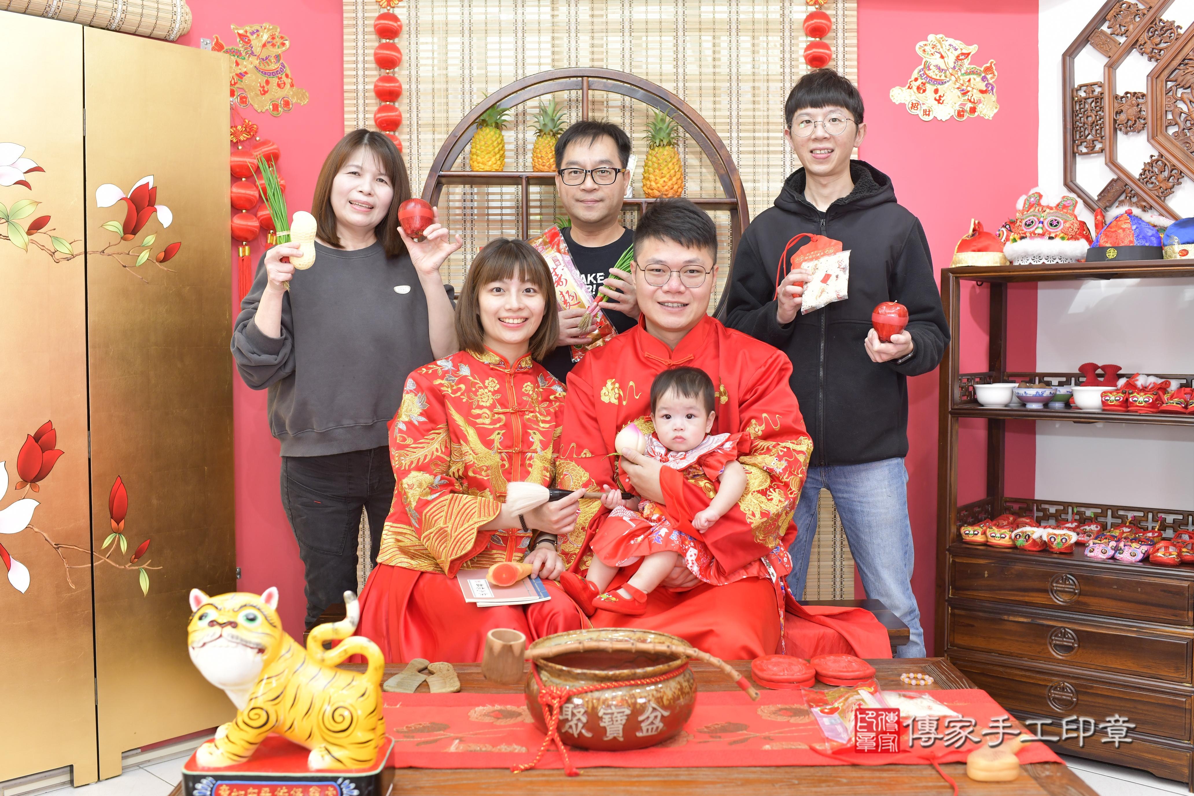 傳家手工印章桃園店、抓周、度脺、中國風會場、傳家嬰兒古禮、吉祥話、抓周道具物品24種、拍照。抓周證書。寶寶抓周、滿周歲、生日快樂、祝福