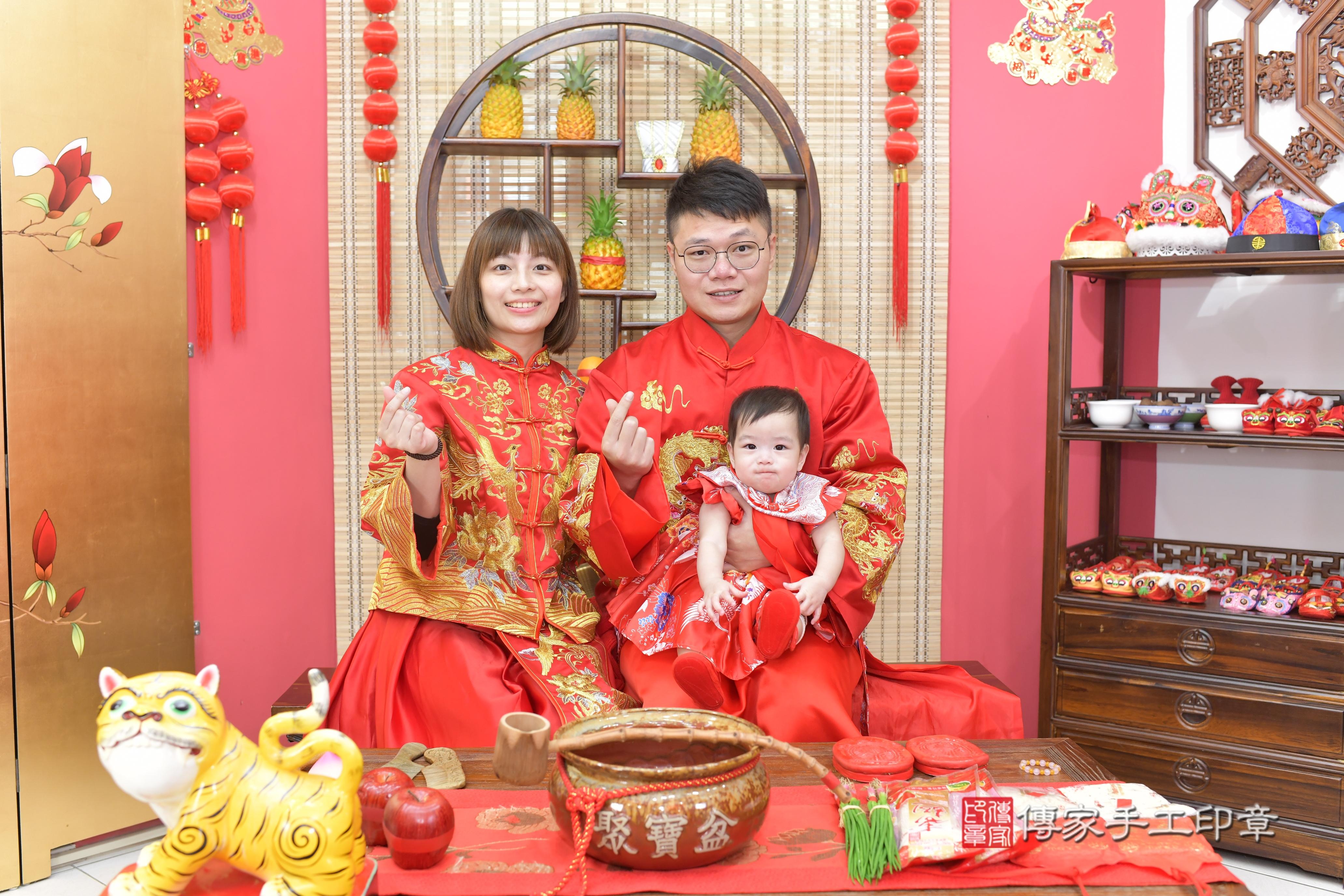 傳家手工印章桃園店、抓周、度脺、中國風會場、傳家嬰兒古禮、吉祥話、抓周道具物品24種、拍照。抓周證書。寶寶抓周、滿周歲、生日快樂、祝福