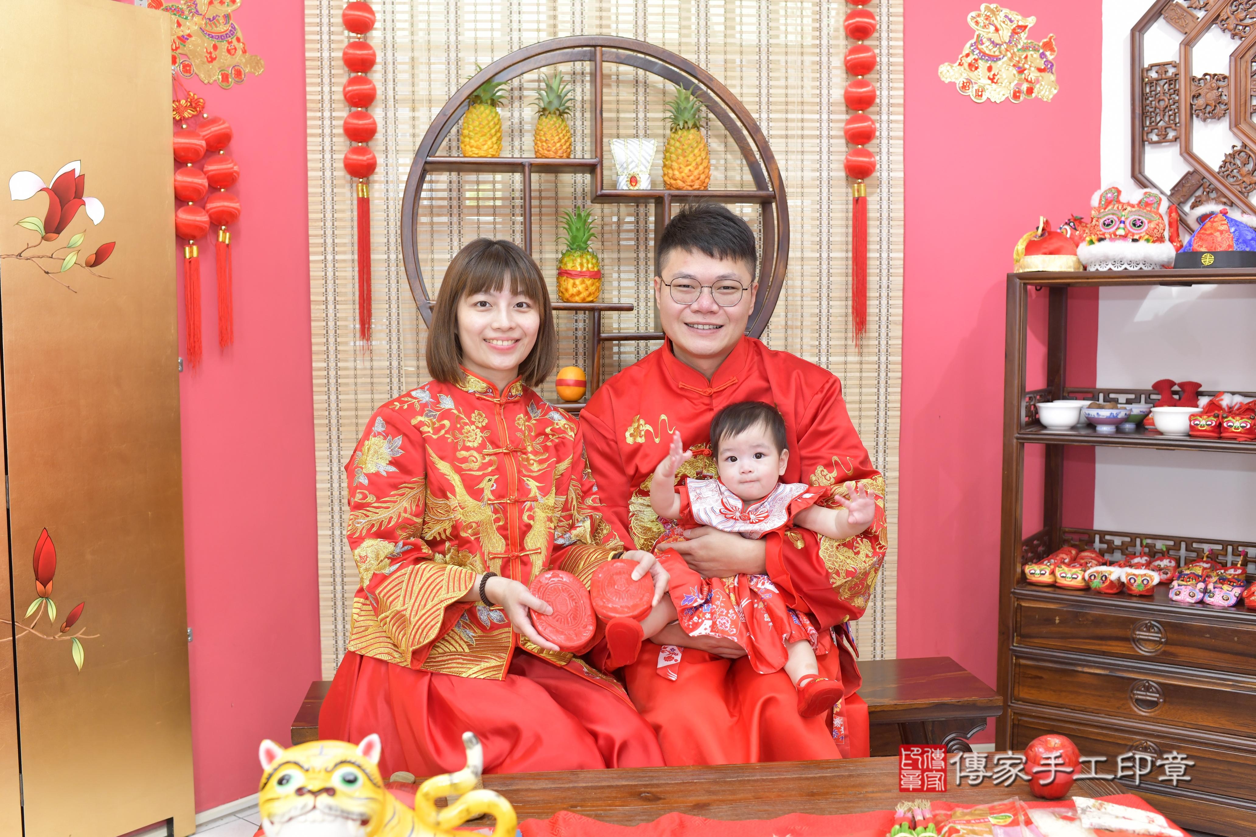 傳家手工印章桃園店、抓周、度脺、中國風會場、傳家嬰兒古禮、吉祥話、抓周道具物品24種、拍照。抓周證書。寶寶抓周、滿周歲、生日快樂、祝福