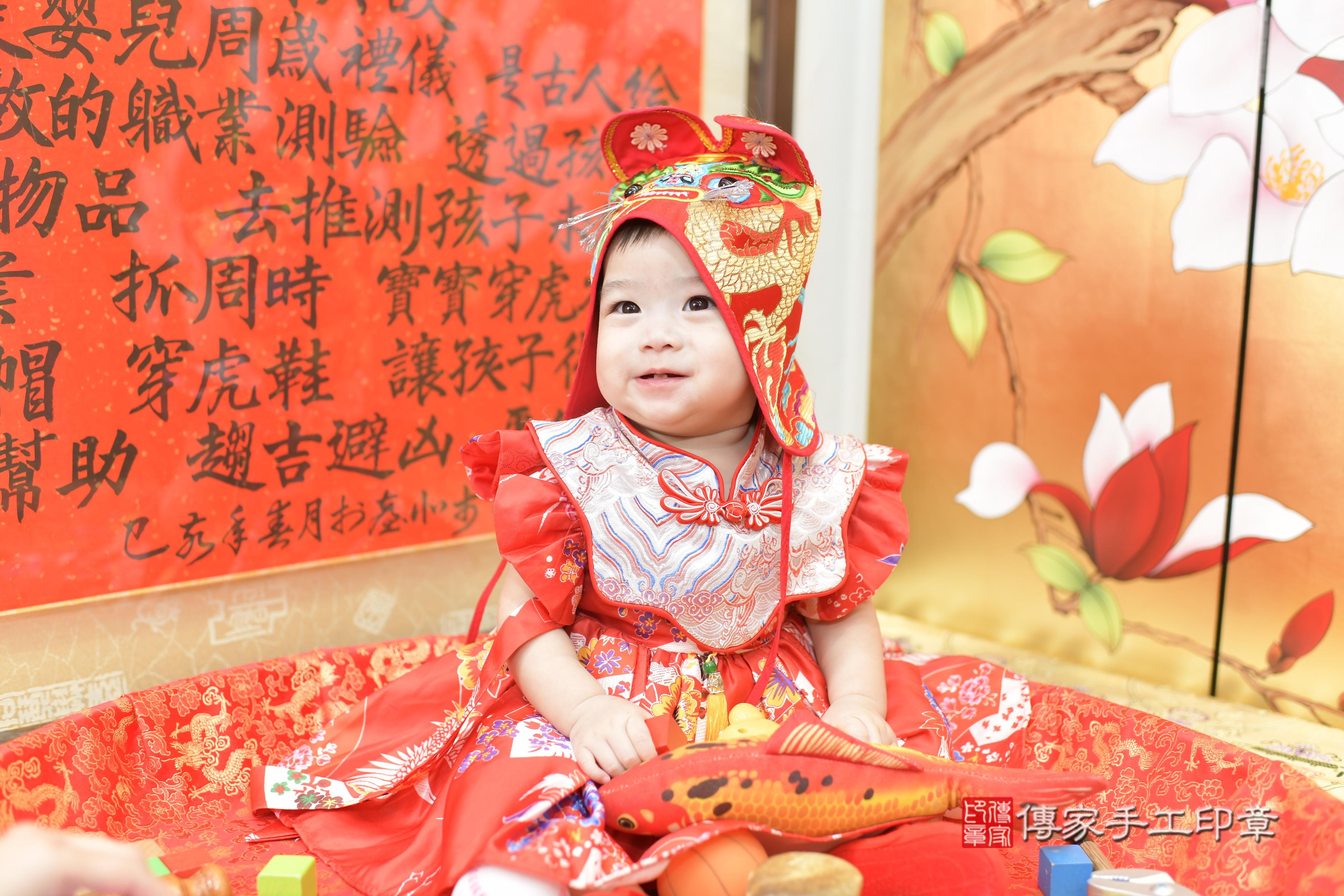 傳家手工印章桃園店、抓周、度脺、中國風會場、傳家嬰兒古禮、吉祥話、抓周道具物品24種、拍照。抓周證書。寶寶抓周、滿周歲、生日快樂、祝福