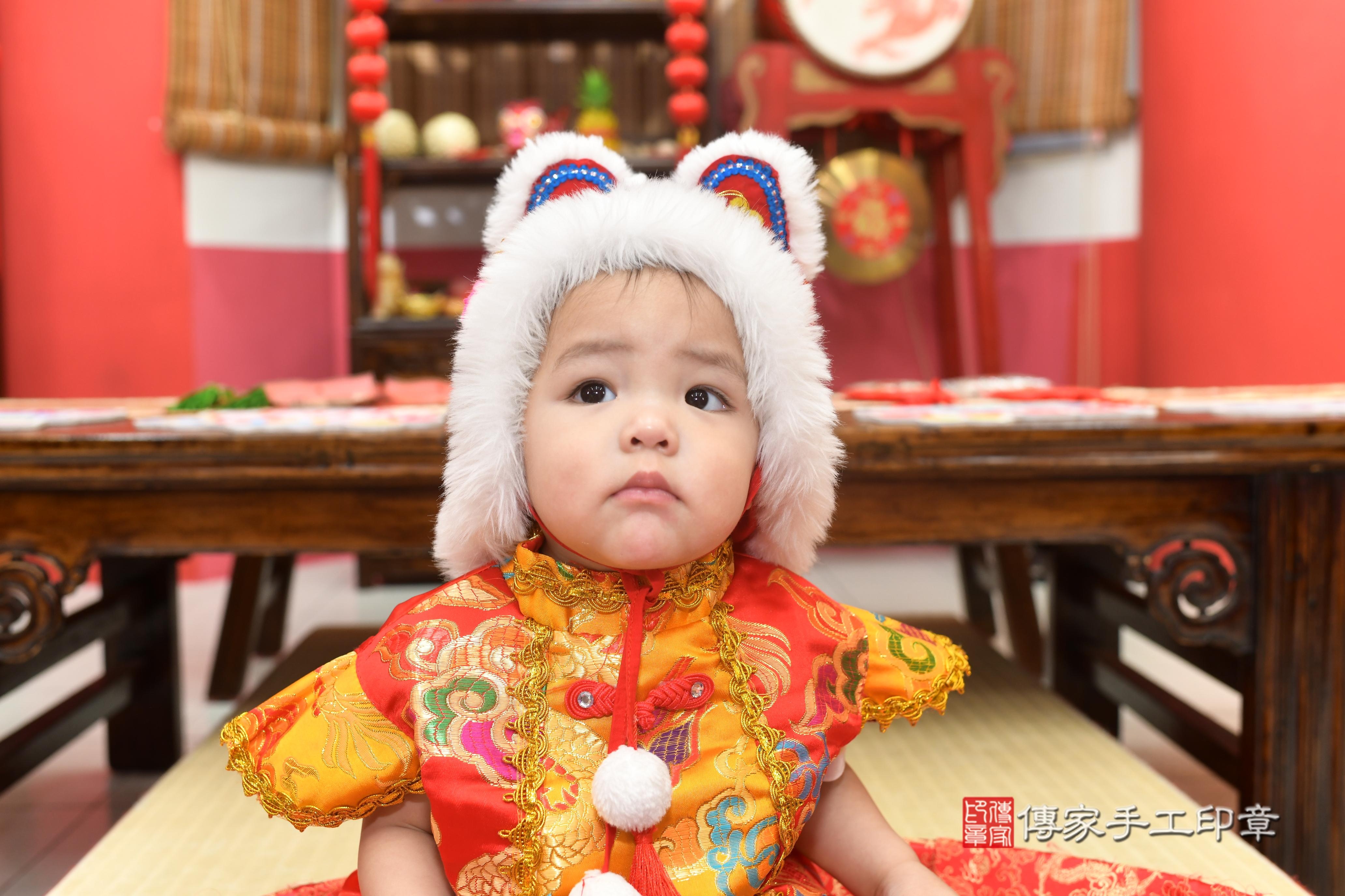 傳家手工印章高雄店、抓周、度脺、中國風會場、傳家嬰兒古禮、吉祥話、抓周道具物品24種、拍照。抓周證書。寶寶抓周、滿周歲、生日快樂、祝福
