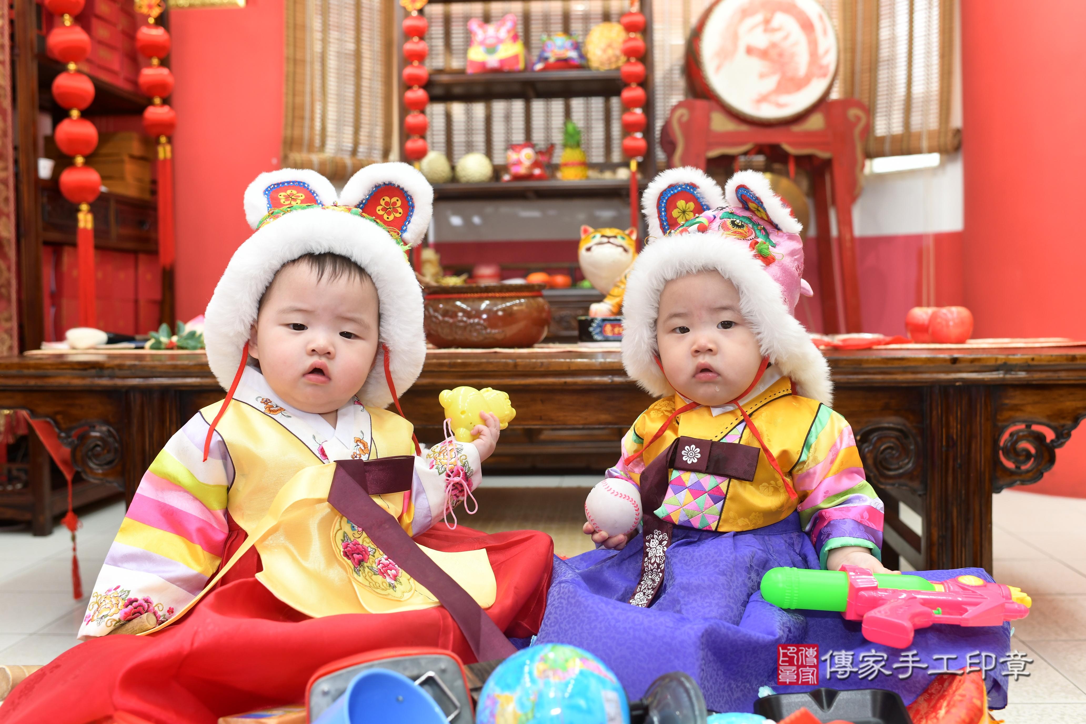 傳家手工印章高雄店、抓周、度脺、中國風會場、傳家嬰兒古禮、吉祥話、抓周道具物品24種、拍照。抓周證書。寶寶抓周、滿周歲、生日快樂、祝福