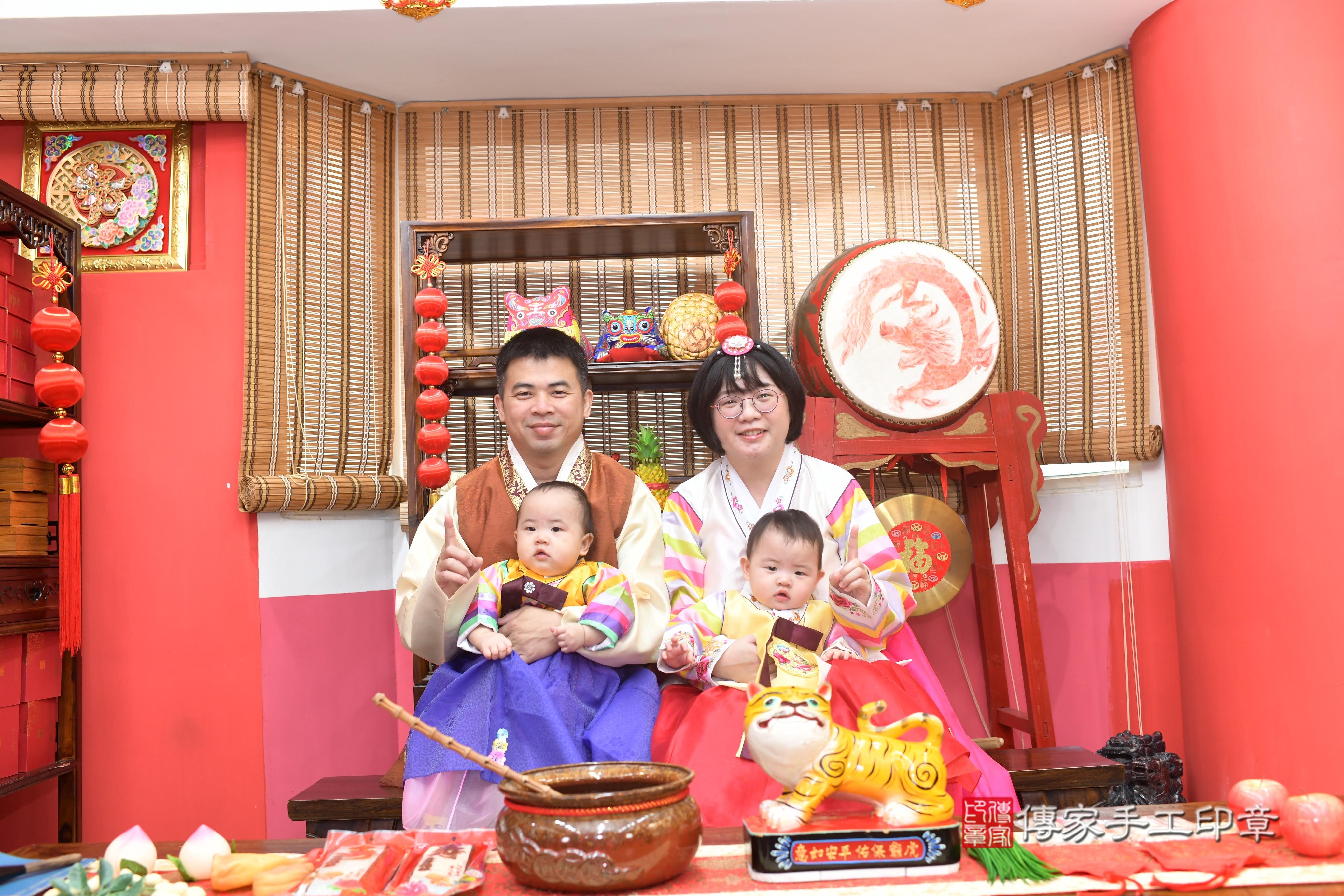 傳家手工印章高雄店、抓周、度脺、中國風會場、傳家嬰兒古禮、吉祥話、抓周道具物品24種、拍照。抓周證書。寶寶抓周、滿周歲、生日快樂、祝福