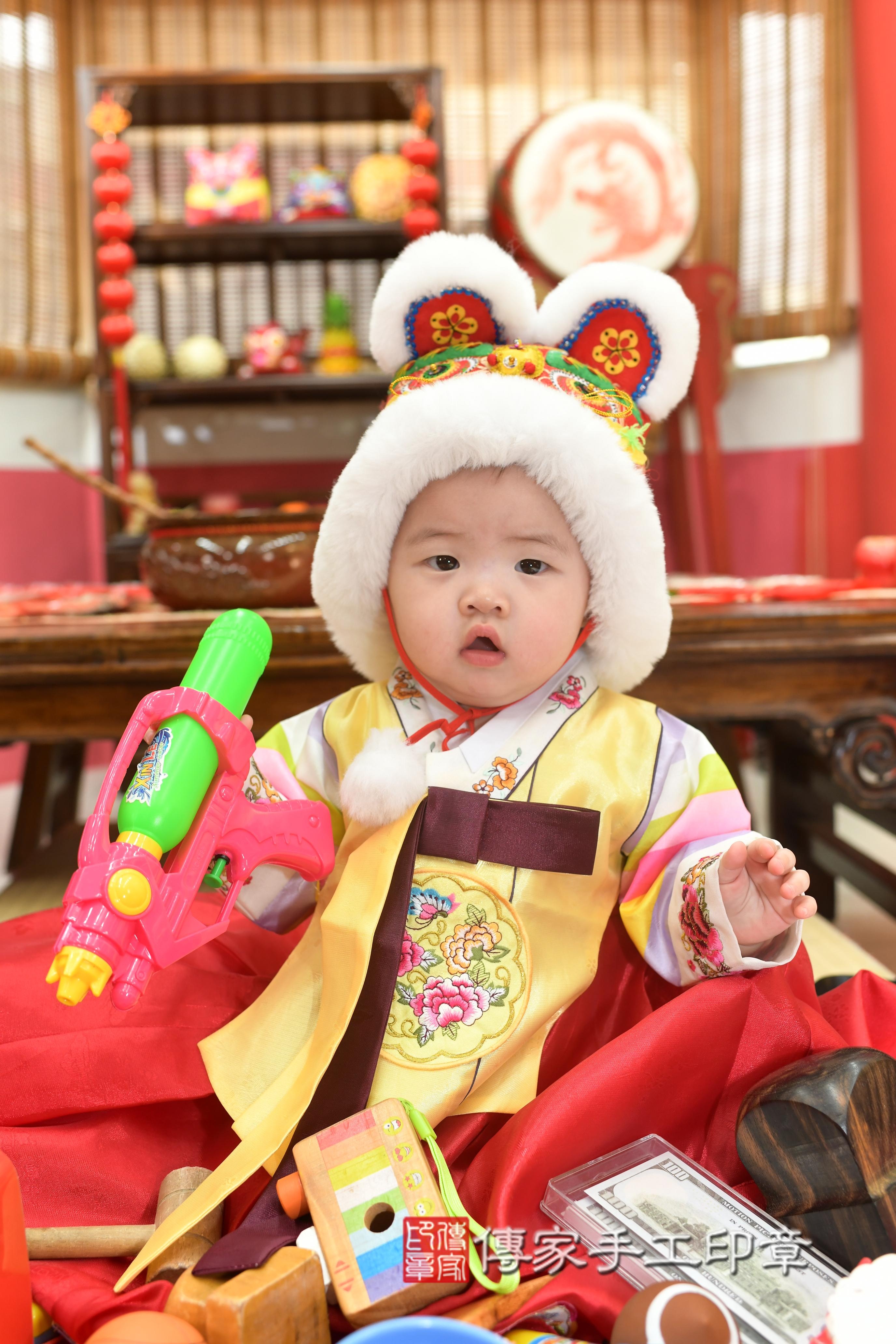 傳家手工印章高雄店、抓周、度脺、中國風會場、傳家嬰兒古禮、吉祥話、抓周道具物品24種、拍照。抓周證書。寶寶抓周、滿周歲、生日快樂、祝福