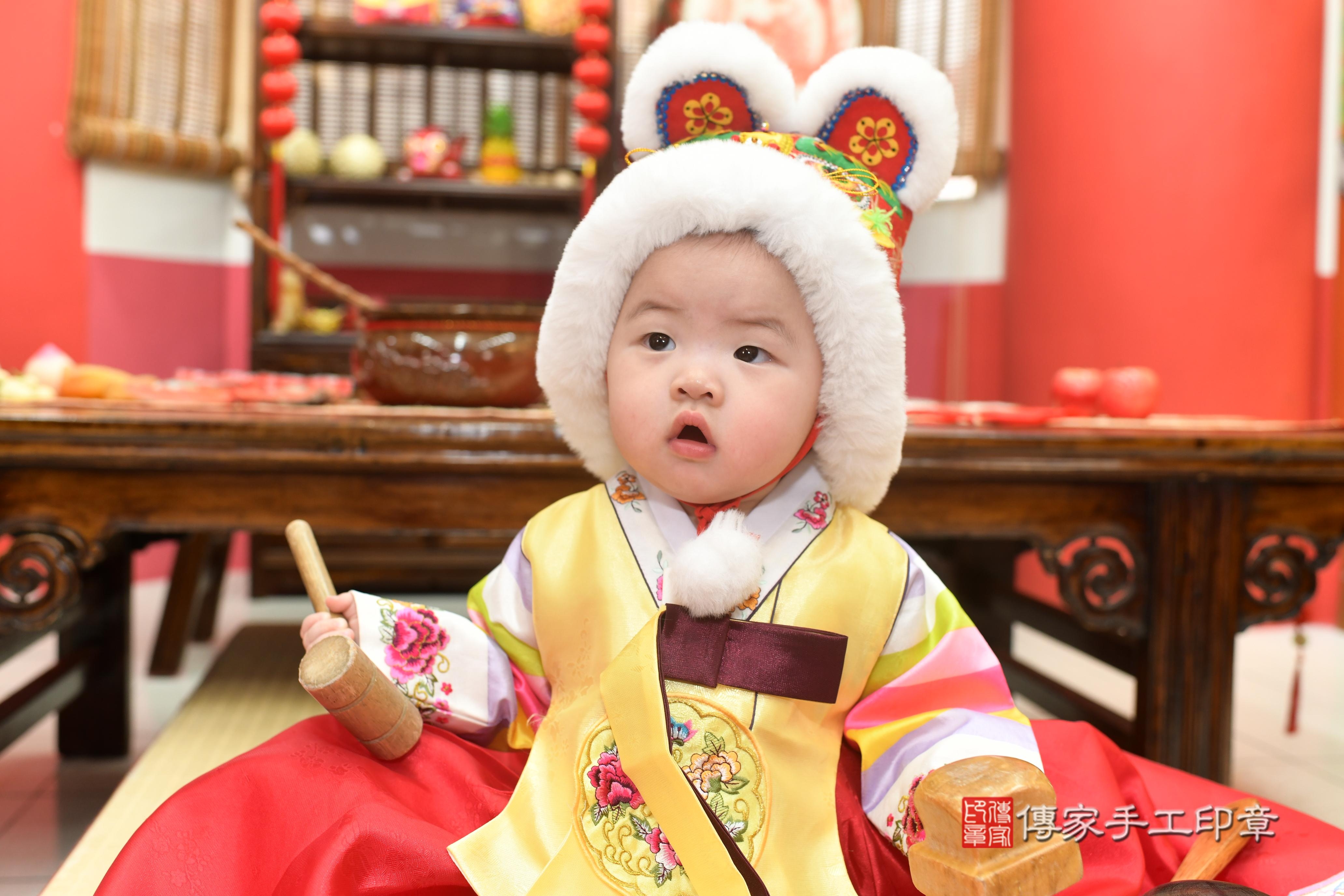 傳家手工印章高雄店、抓周、度脺、中國風會場、傳家嬰兒古禮、吉祥話、抓周道具物品24種、拍照。抓周證書。寶寶抓周、滿周歲、生日快樂、祝福