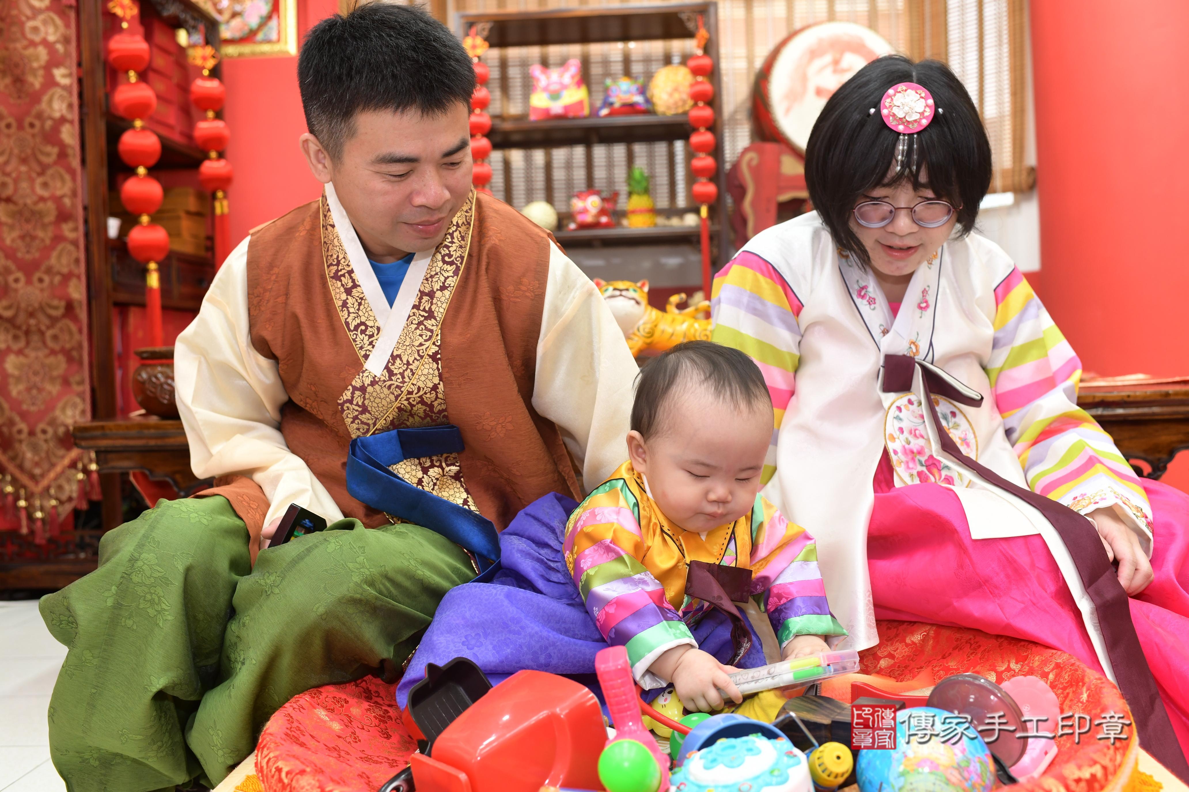 傳家手工印章高雄店、抓周、度脺、中國風會場、傳家嬰兒古禮、吉祥話、抓周道具物品24種、拍照。抓周證書。寶寶抓周、滿周歲、生日快樂、祝福