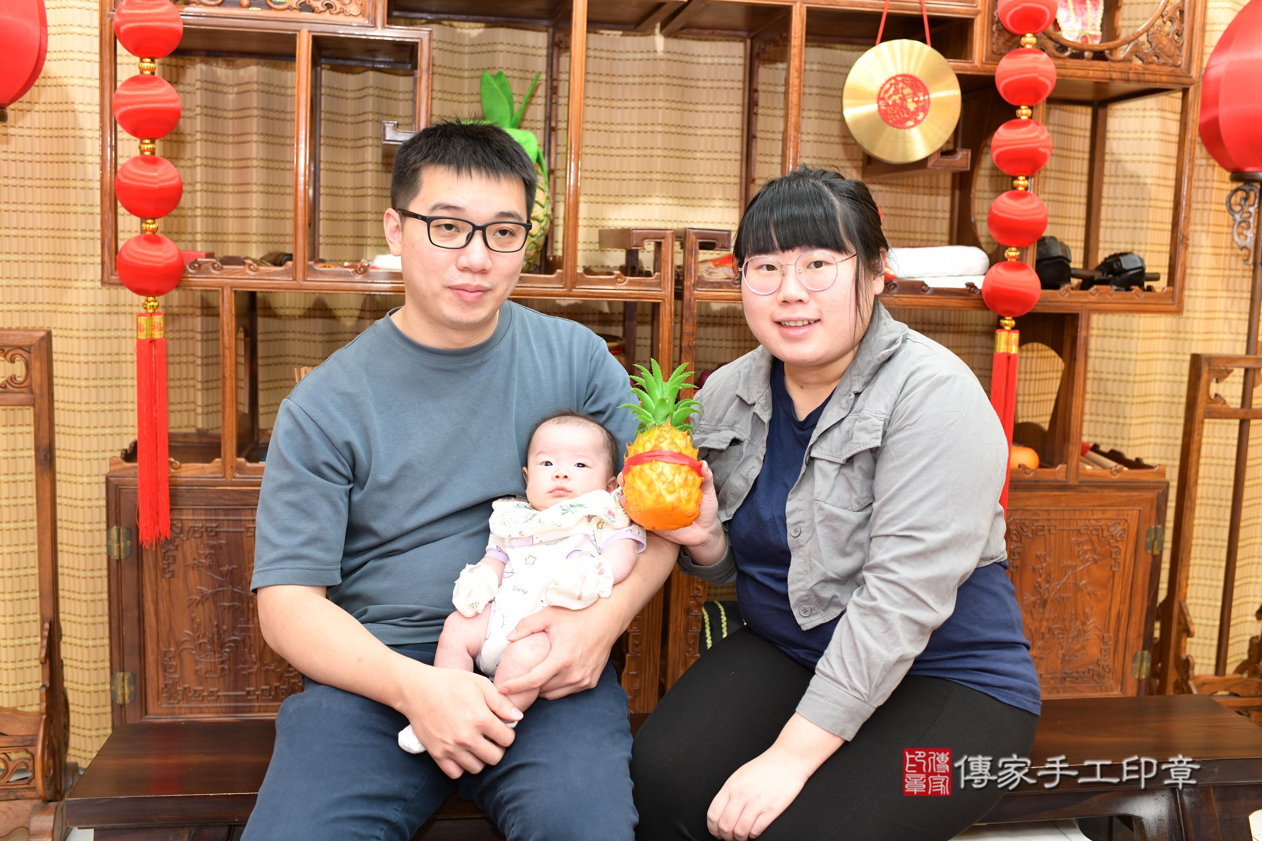傳家手工印章台南店、抓周、度脺、中國風會場、傳家嬰兒古禮、吉祥話、抓周道具物品24種、拍照。抓周證書。寶寶抓周、滿周歲、生日快樂、祝福