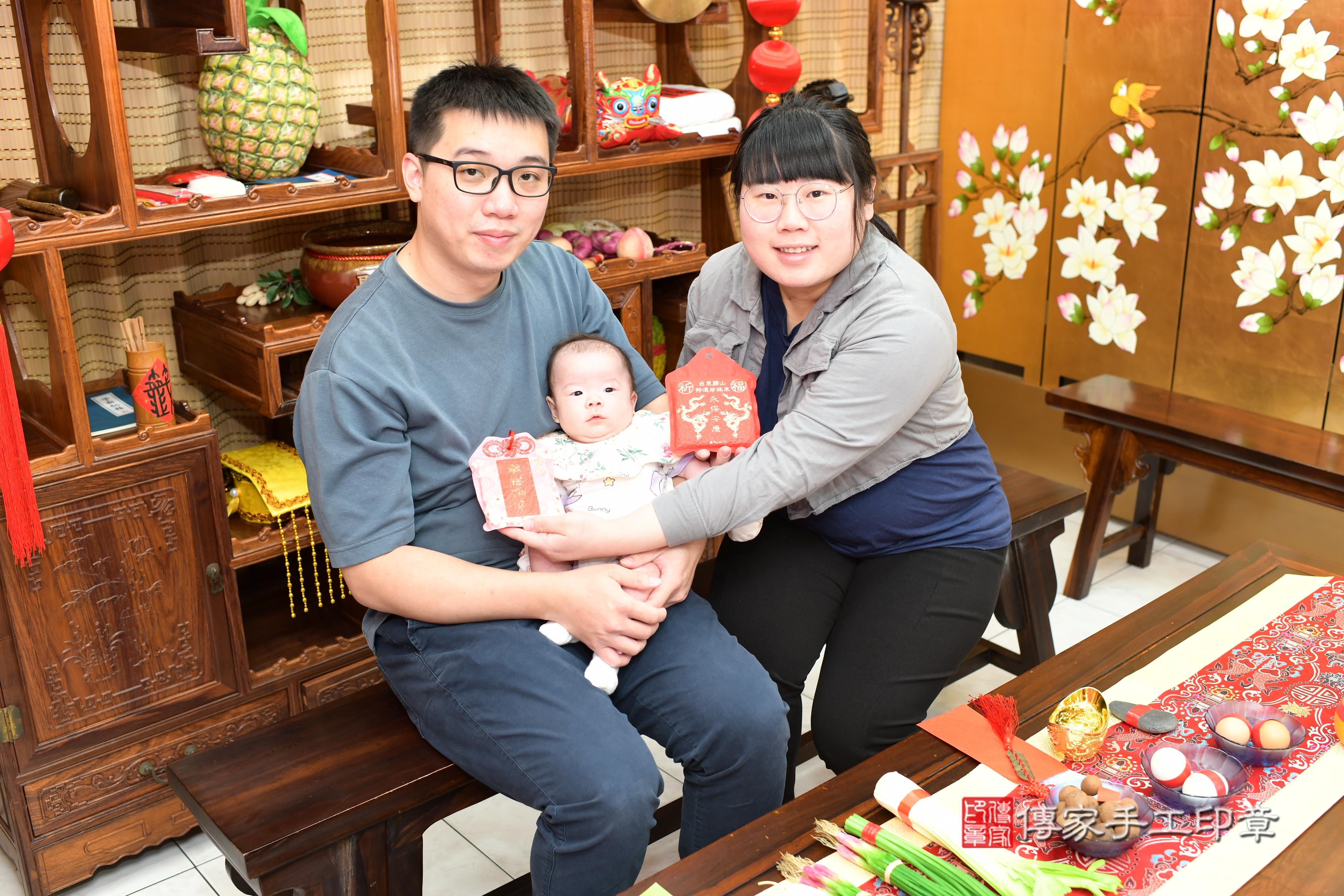 傳家手工印章台南店、抓周、度脺、中國風會場、傳家嬰兒古禮、吉祥話、抓周道具物品24種、拍照。抓周證書。寶寶抓周、滿周歲、生日快樂、祝福