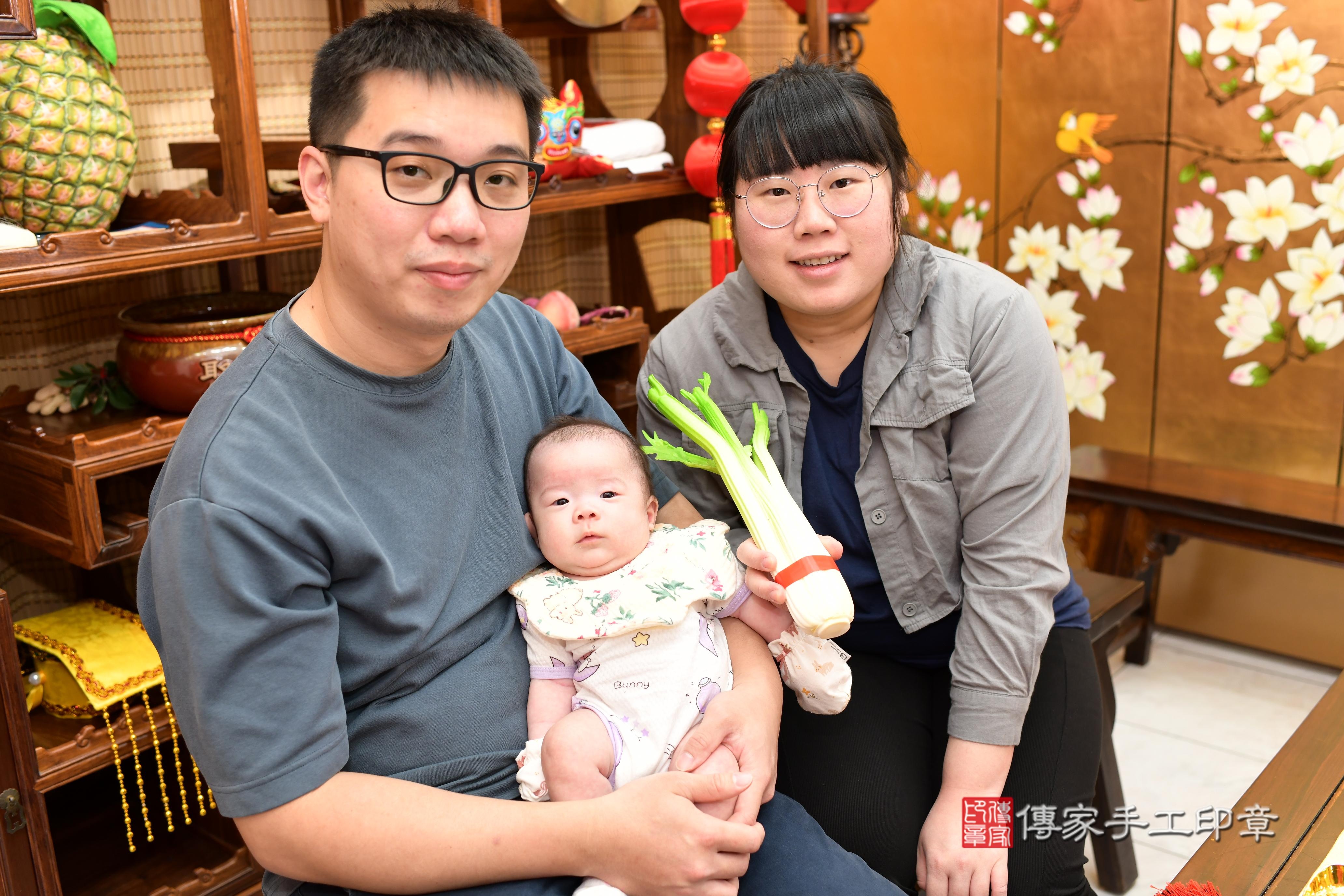 傳家手工印章台南店、抓周、度脺、中國風會場、傳家嬰兒古禮、吉祥話、抓周道具物品24種、拍照。抓周證書。寶寶抓周、滿周歲、生日快樂、祝福