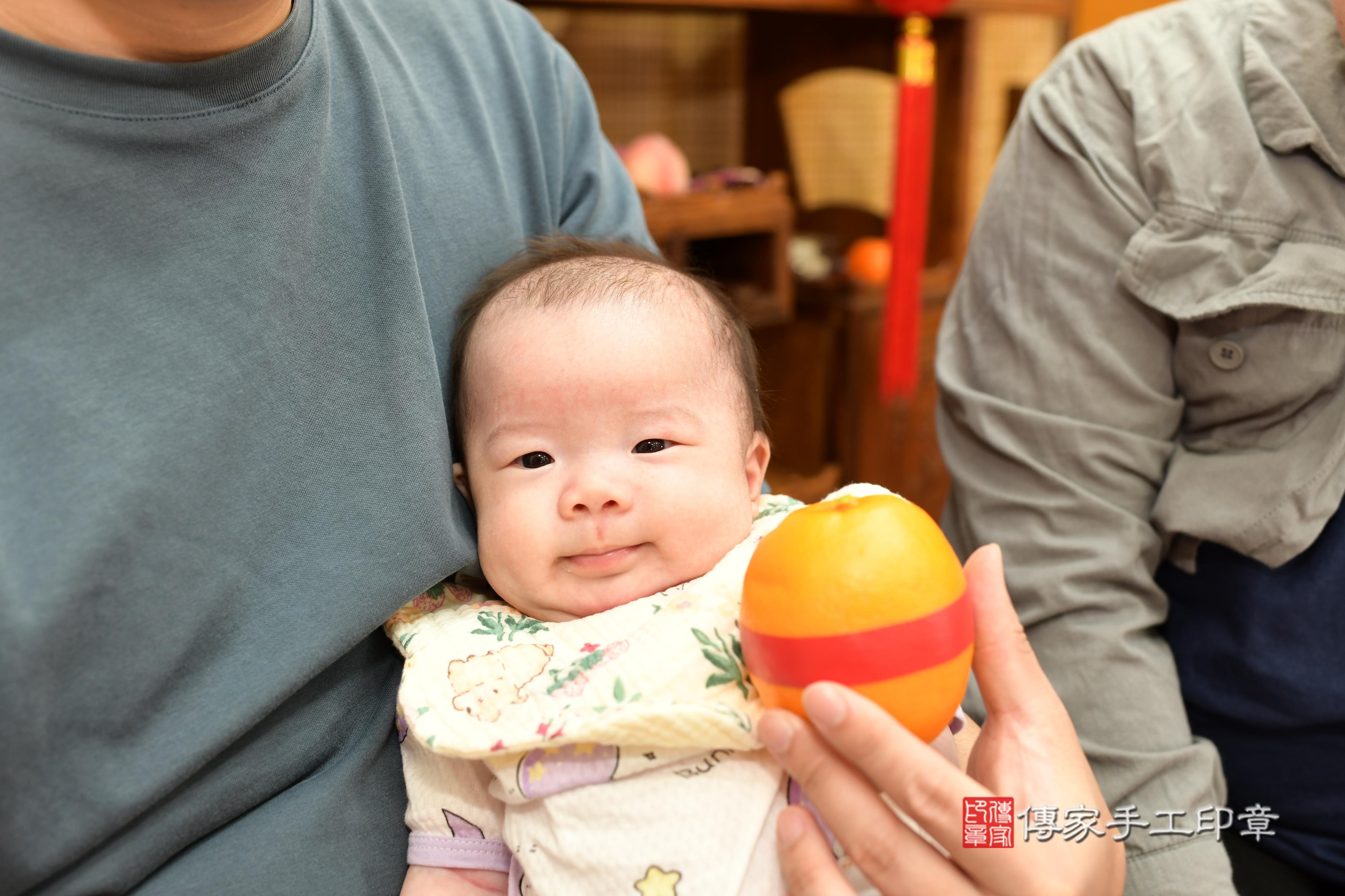 傳家手工印章台南店、抓周、度脺、中國風會場、傳家嬰兒古禮、吉祥話、抓周道具物品24種、拍照。抓周證書。寶寶抓周、滿周歲、生日快樂、祝福