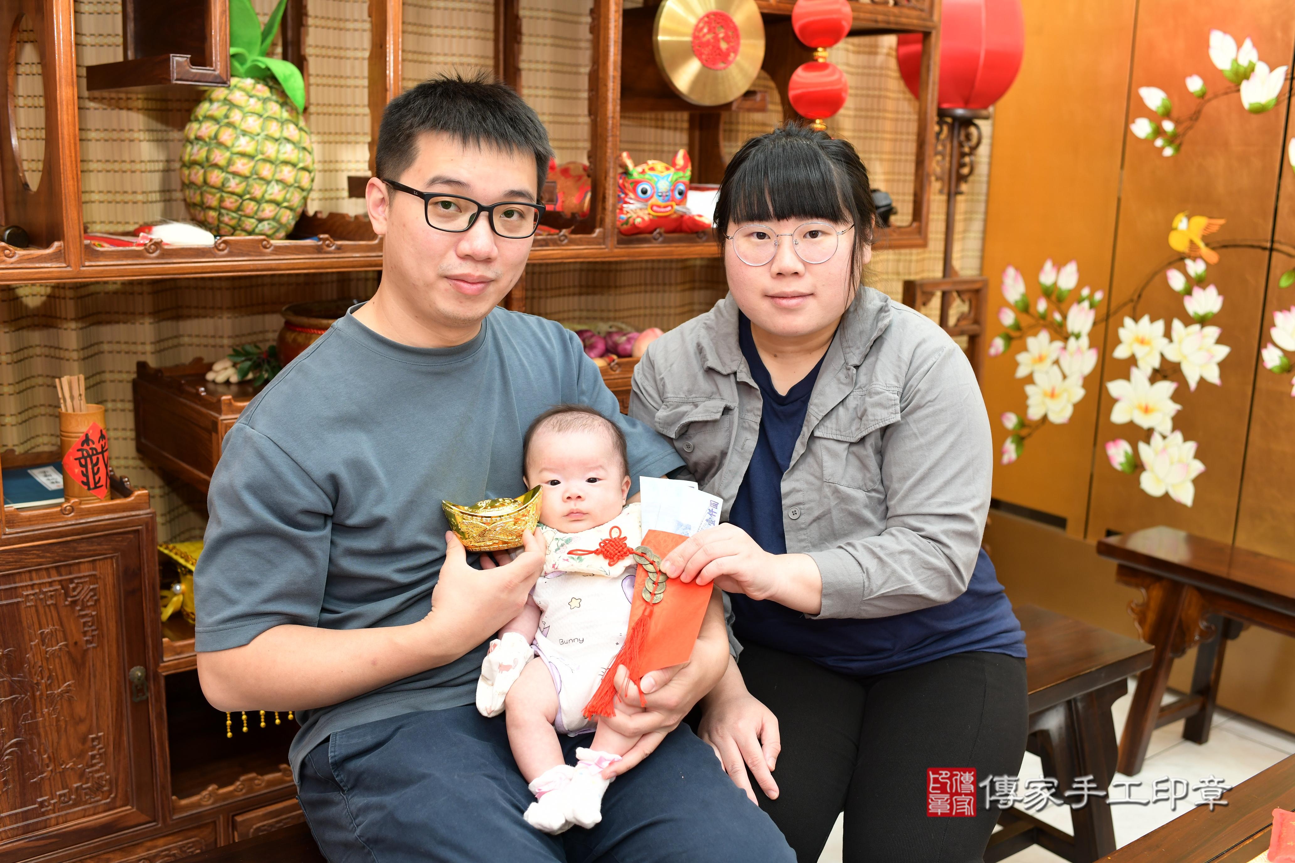 傳家手工印章台南店、抓周、度脺、中國風會場、傳家嬰兒古禮、吉祥話、抓周道具物品24種、拍照。抓周證書。寶寶抓周、滿周歲、生日快樂、祝福