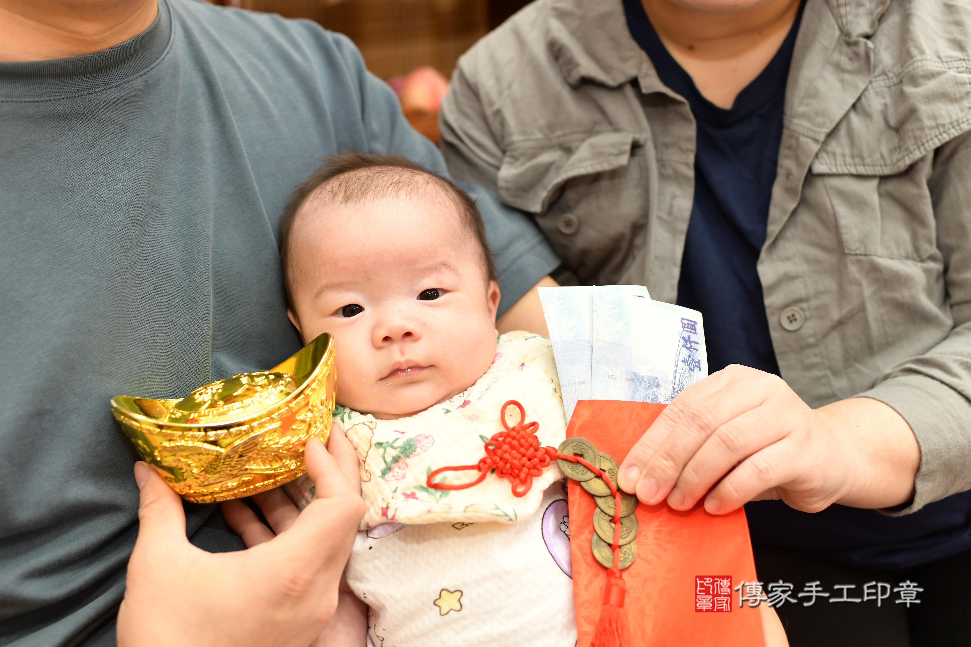 傳家手工印章台南店、抓周、度脺、中國風會場、傳家嬰兒古禮、吉祥話、抓周道具物品24種、拍照。抓周證書。寶寶抓周、滿周歲、生日快樂、祝福