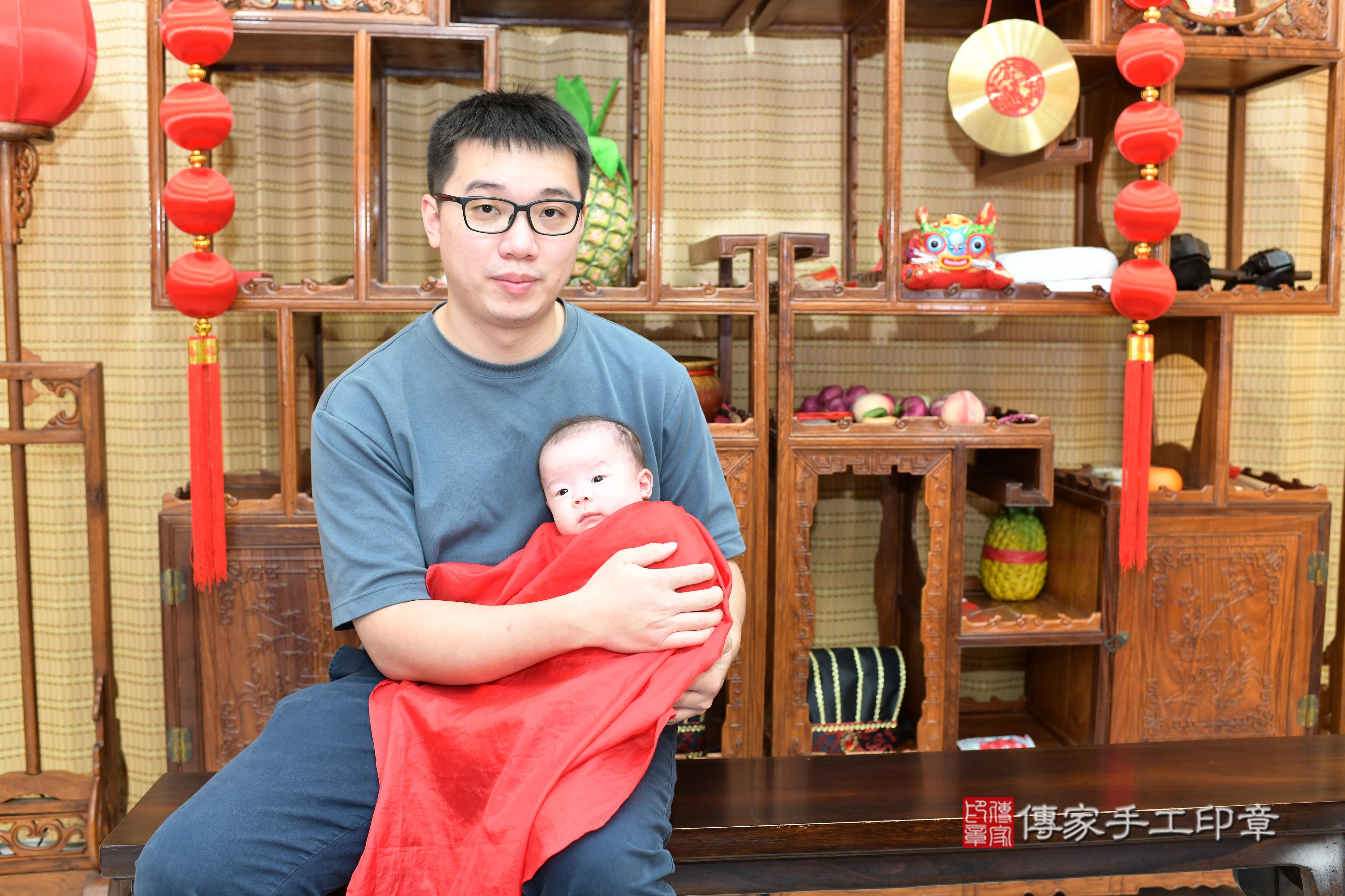 傳家手工印章台南店、抓周、度脺、中國風會場、傳家嬰兒古禮、吉祥話、抓周道具物品24種、拍照。抓周證書。寶寶抓周、滿周歲、生日快樂、祝福