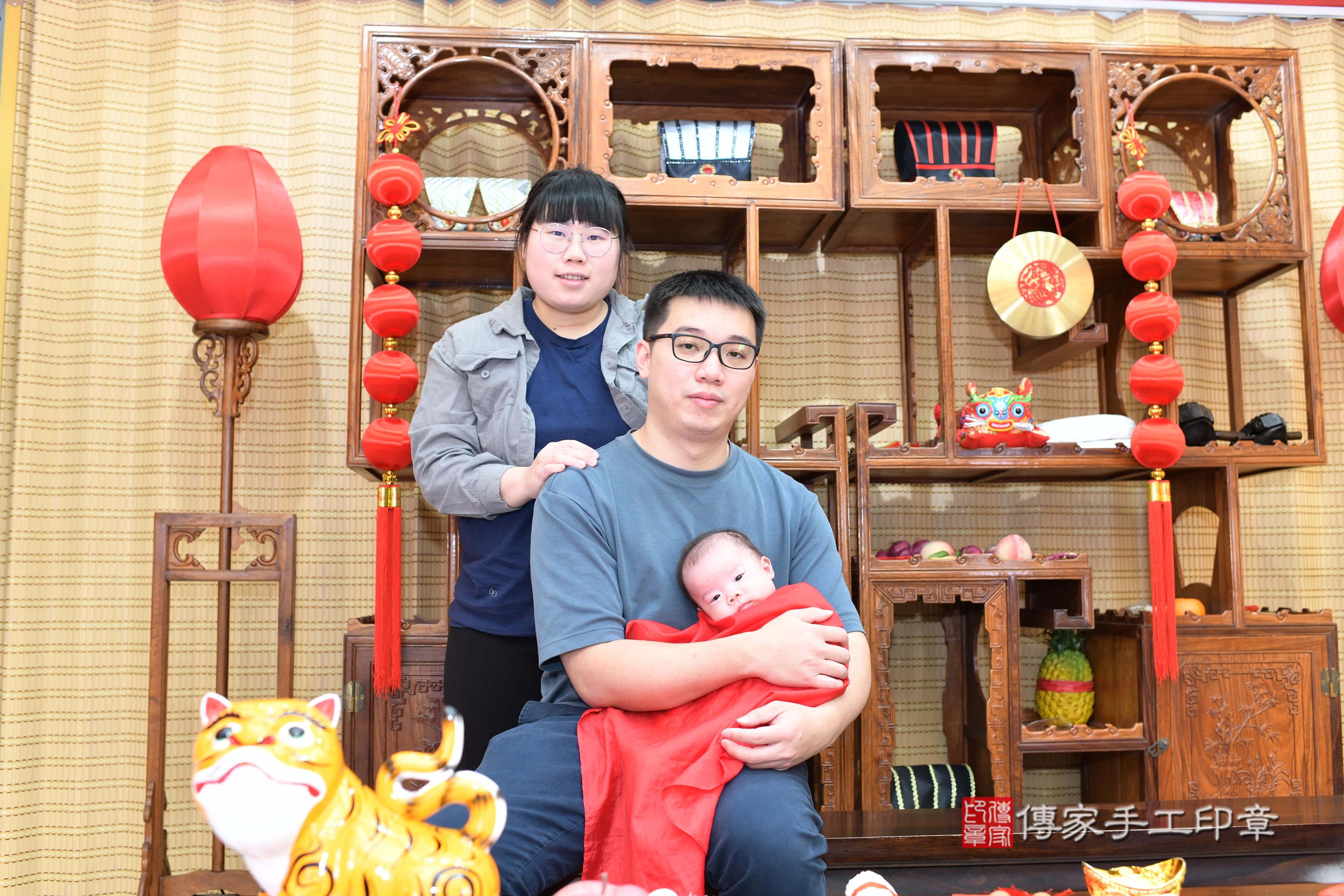 傳家手工印章台南店、抓周、度脺、中國風會場、傳家嬰兒古禮、吉祥話、抓周道具物品24種、拍照。抓周證書。寶寶抓周、滿周歲、生日快樂、祝福