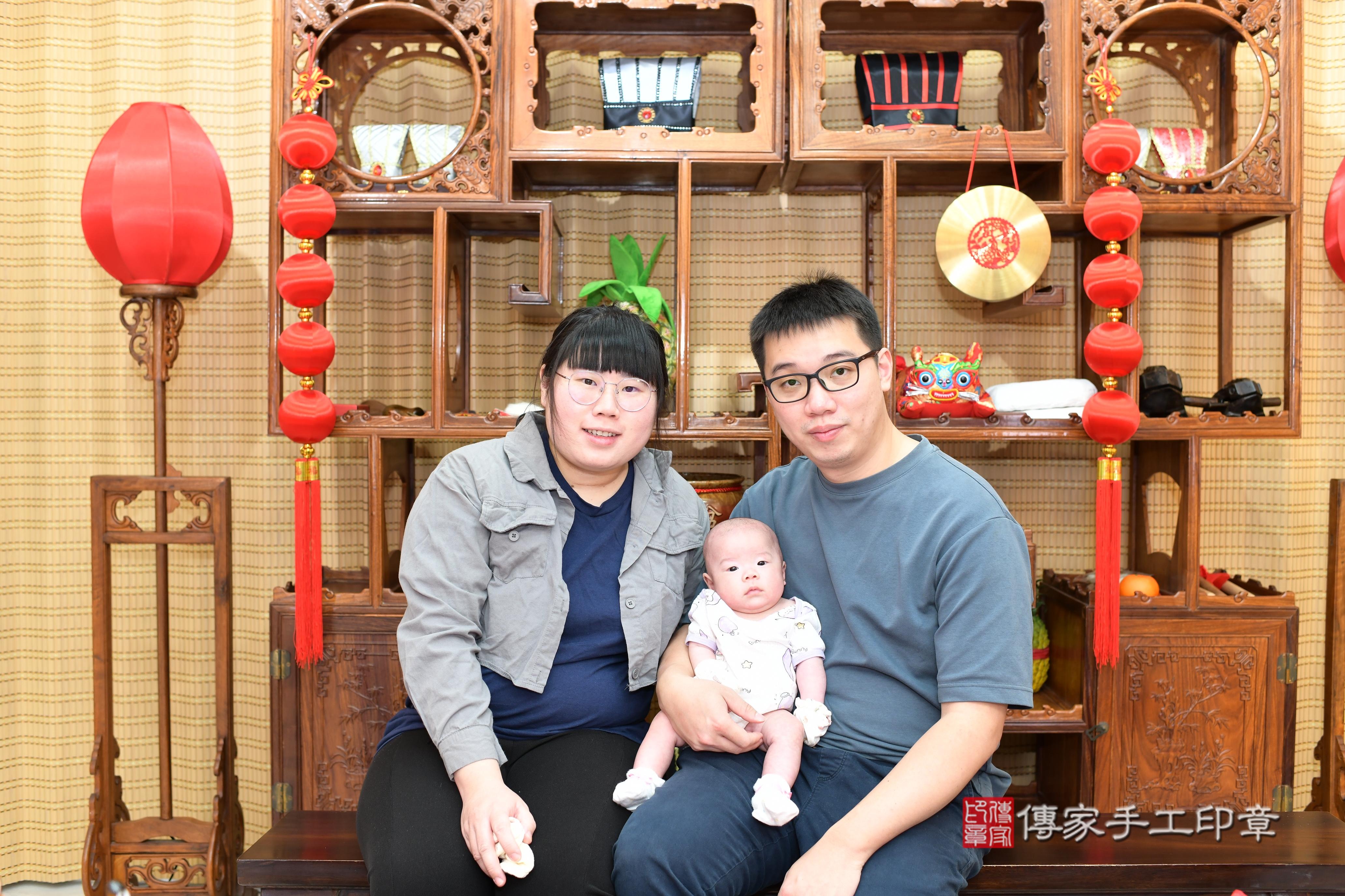 傳家手工印章台南店、抓周、度脺、中國風會場、傳家嬰兒古禮、吉祥話、抓周道具物品24種、拍照。抓周證書。寶寶抓周、滿周歲、生日快樂、祝福