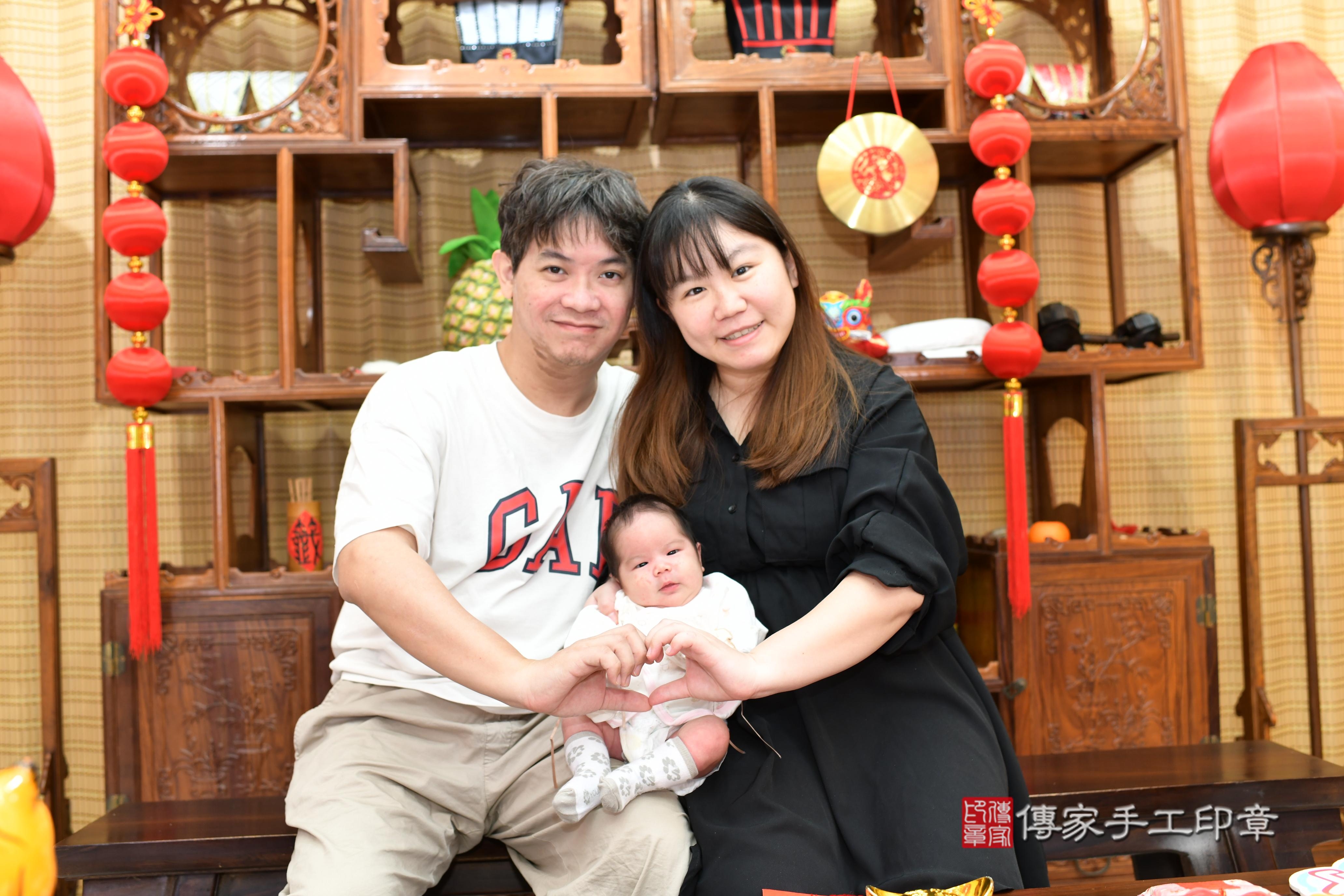 傳家手工印章台南店、抓周、度脺、中國風會場、傳家嬰兒古禮、吉祥話、抓周道具物品24種、拍照。抓周證書。寶寶抓周、滿周歲、生日快樂、祝福