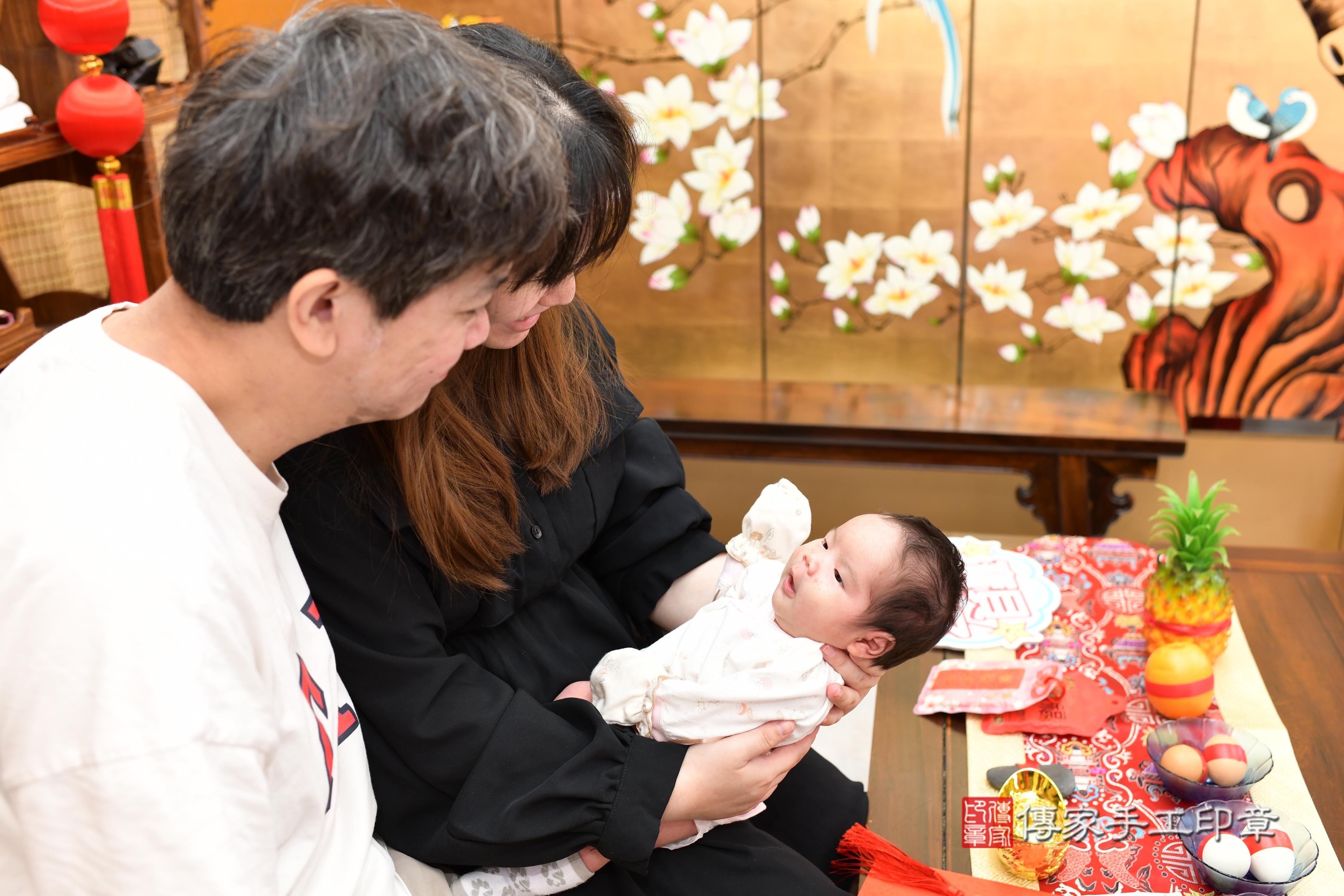 傳家手工印章台南店、抓周、度脺、中國風會場、傳家嬰兒古禮、吉祥話、抓周道具物品24種、拍照。抓周證書。寶寶抓周、滿周歲、生日快樂、祝福