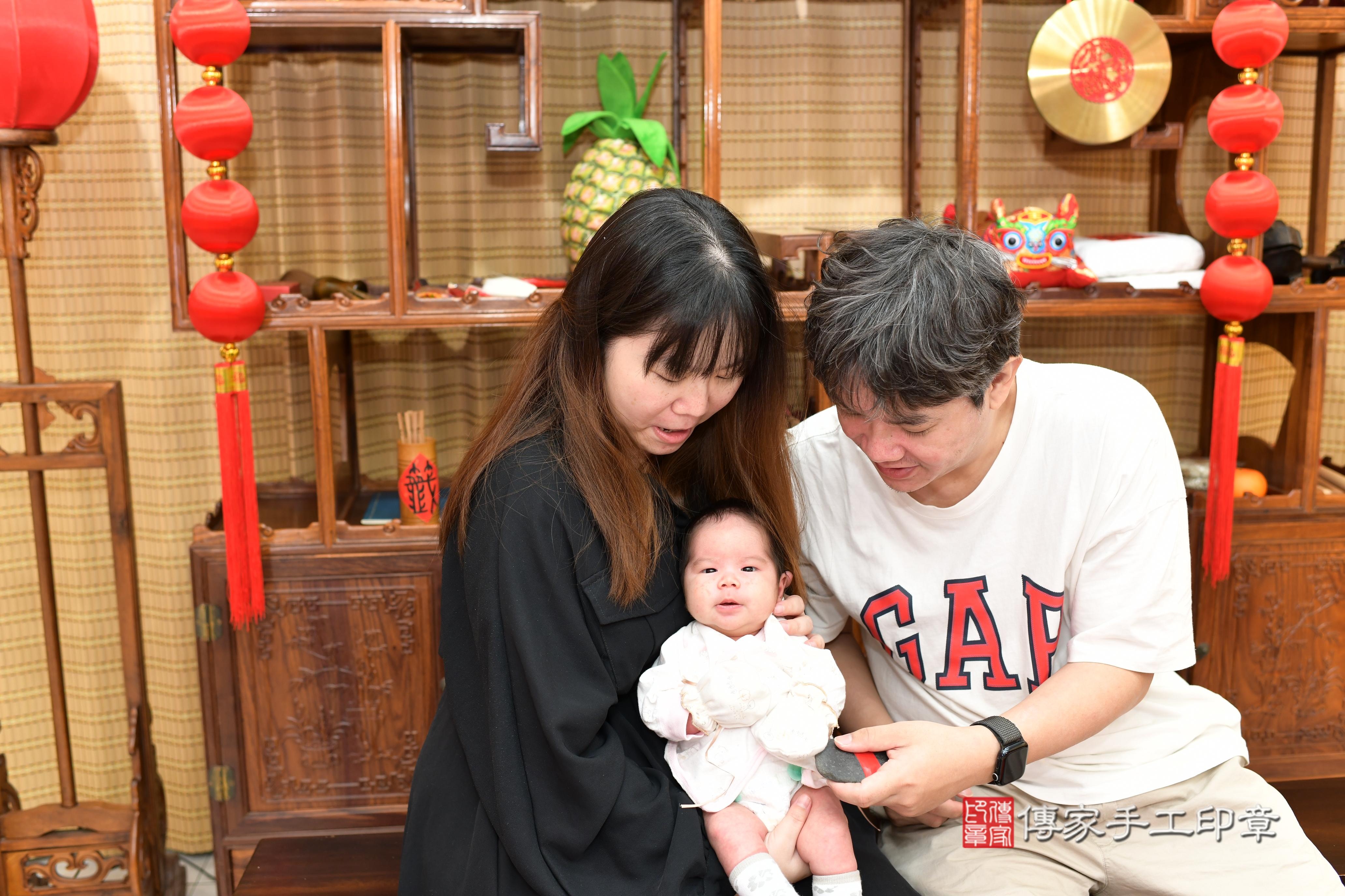 傳家手工印章台南店、抓周、度脺、中國風會場、傳家嬰兒古禮、吉祥話、抓周道具物品24種、拍照。抓周證書。寶寶抓周、滿周歲、生日快樂、祝福
