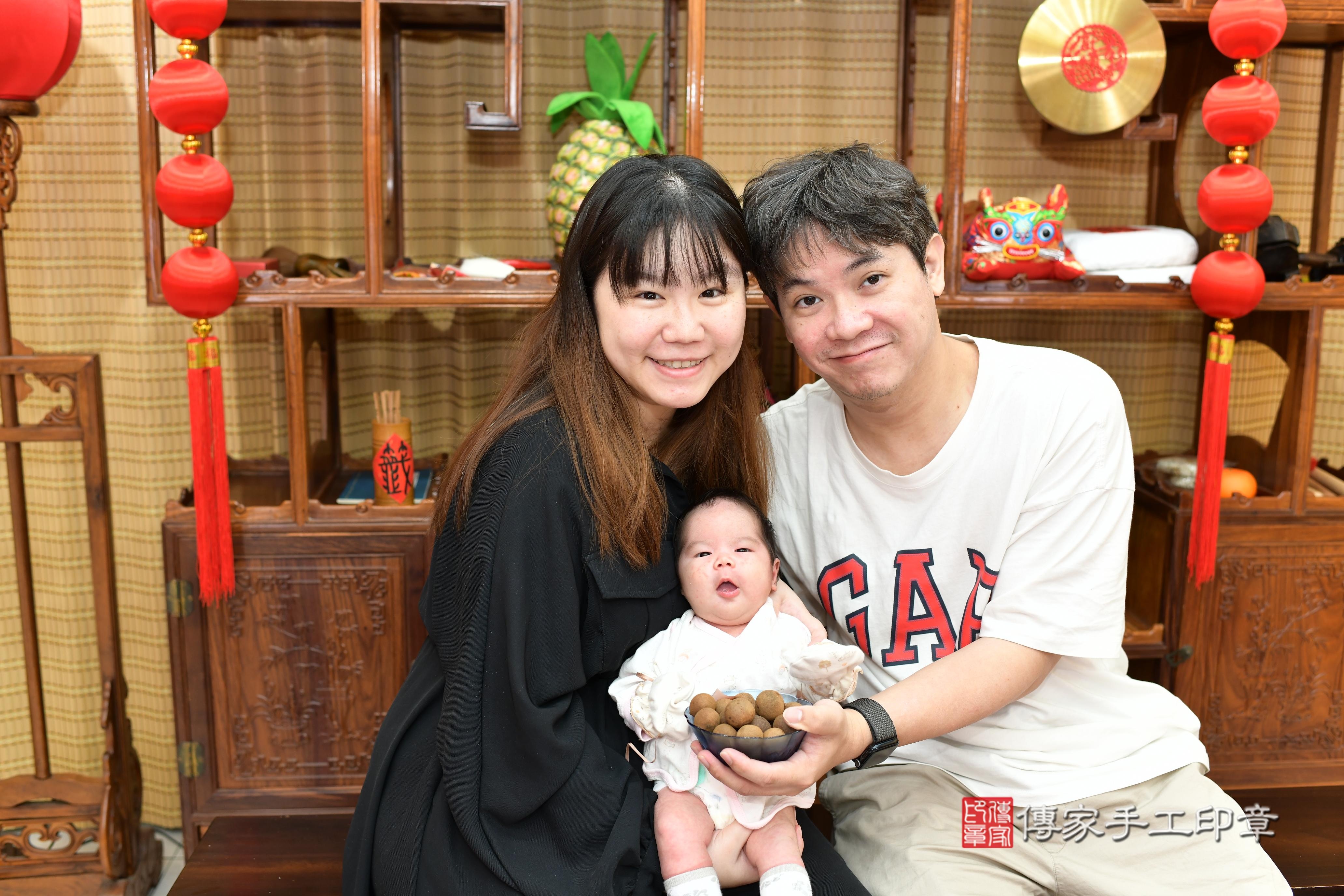 傳家手工印章台南店、抓周、度脺、中國風會場、傳家嬰兒古禮、吉祥話、抓周道具物品24種、拍照。抓周證書。寶寶抓周、滿周歲、生日快樂、祝福