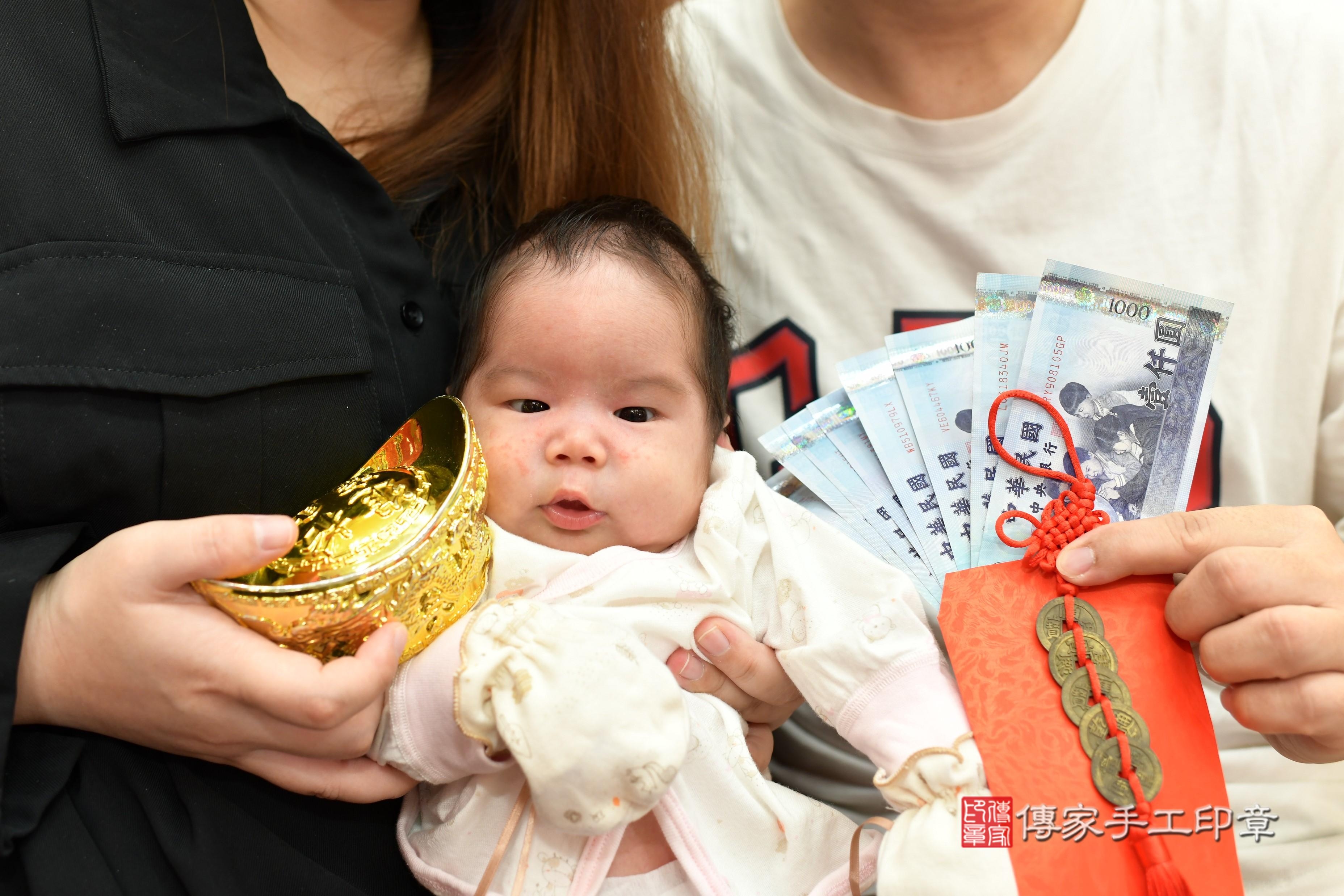 傳家手工印章台南店、抓周、度脺、中國風會場、傳家嬰兒古禮、吉祥話、抓周道具物品24種、拍照。抓周證書。寶寶抓周、滿周歲、生日快樂、祝福