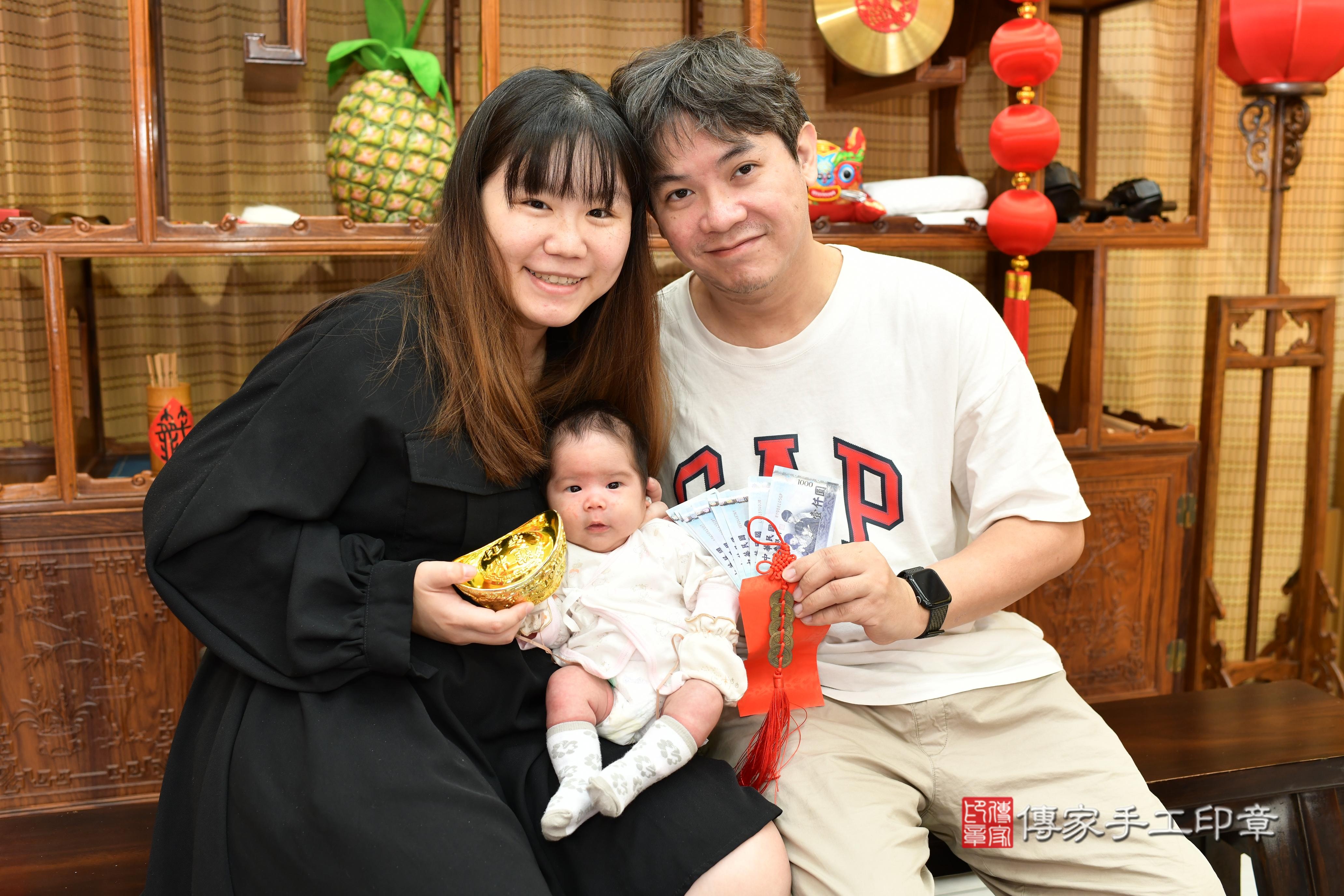 傳家手工印章台南店、抓周、度脺、中國風會場、傳家嬰兒古禮、吉祥話、抓周道具物品24種、拍照。抓周證書。寶寶抓周、滿周歲、生日快樂、祝福
