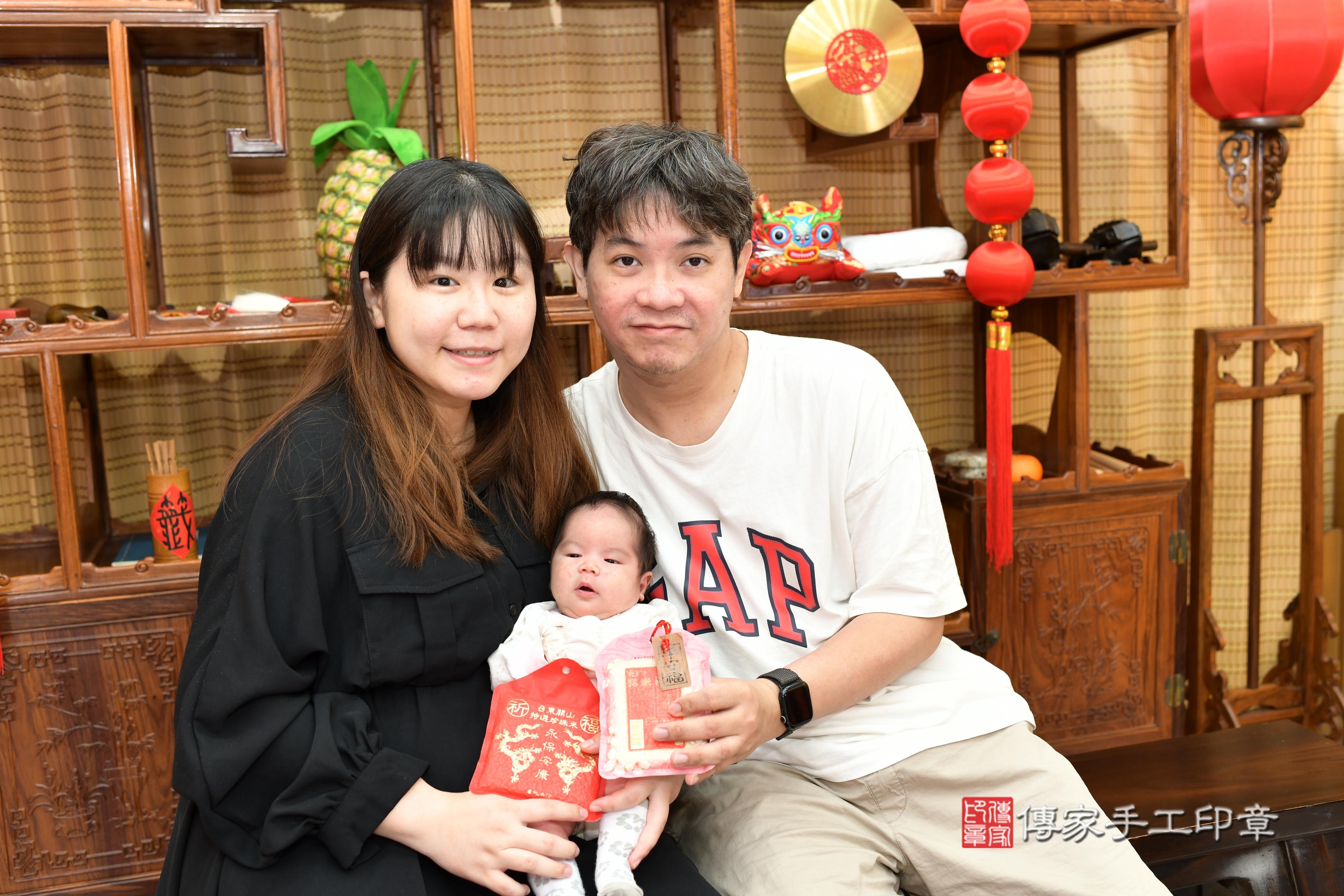 傳家手工印章台南店、抓周、度脺、中國風會場、傳家嬰兒古禮、吉祥話、抓周道具物品24種、拍照。抓周證書。寶寶抓周、滿周歲、生日快樂、祝福