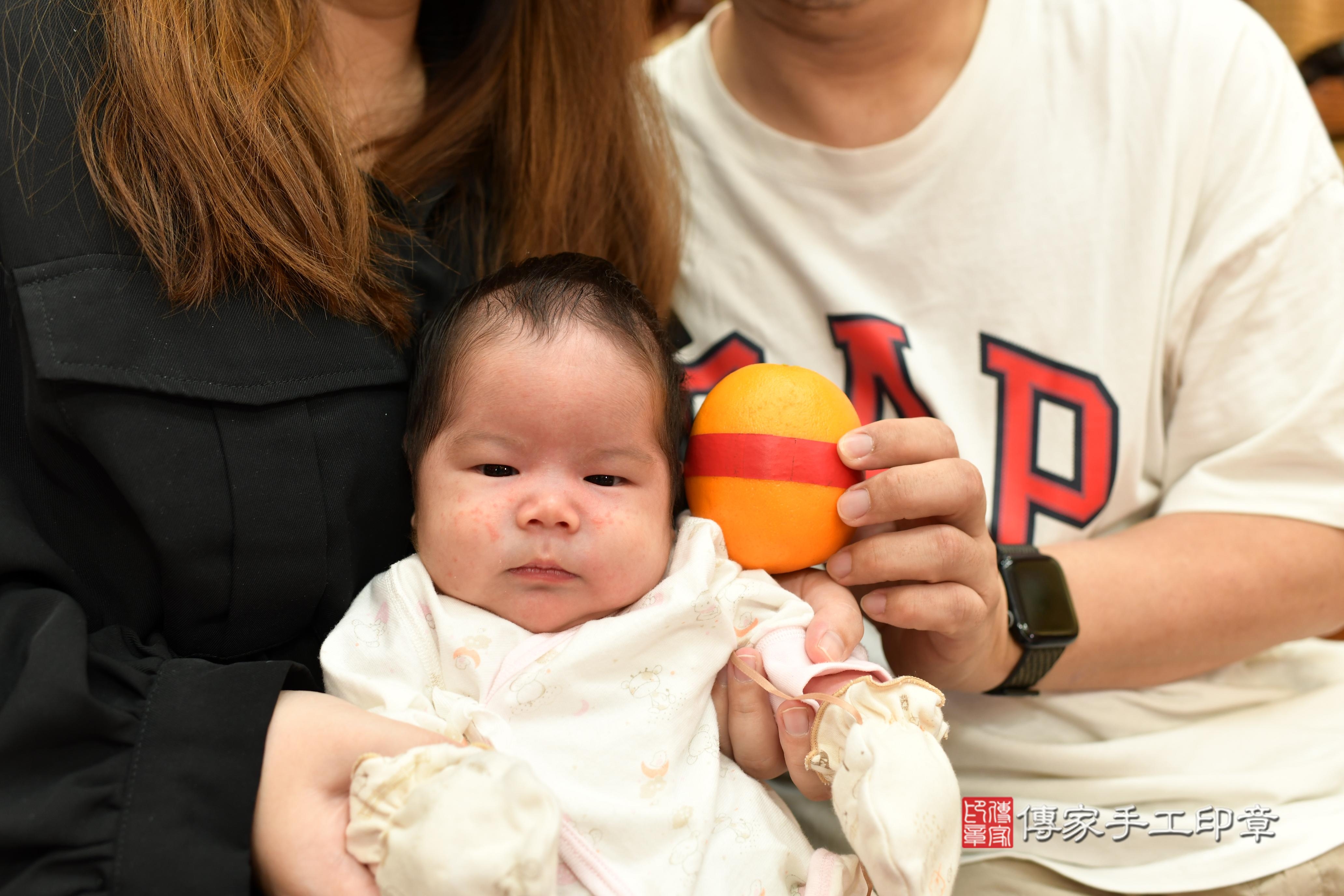 傳家手工印章台南店、抓周、度脺、中國風會場、傳家嬰兒古禮、吉祥話、抓周道具物品24種、拍照。抓周證書。寶寶抓周、滿周歲、生日快樂、祝福