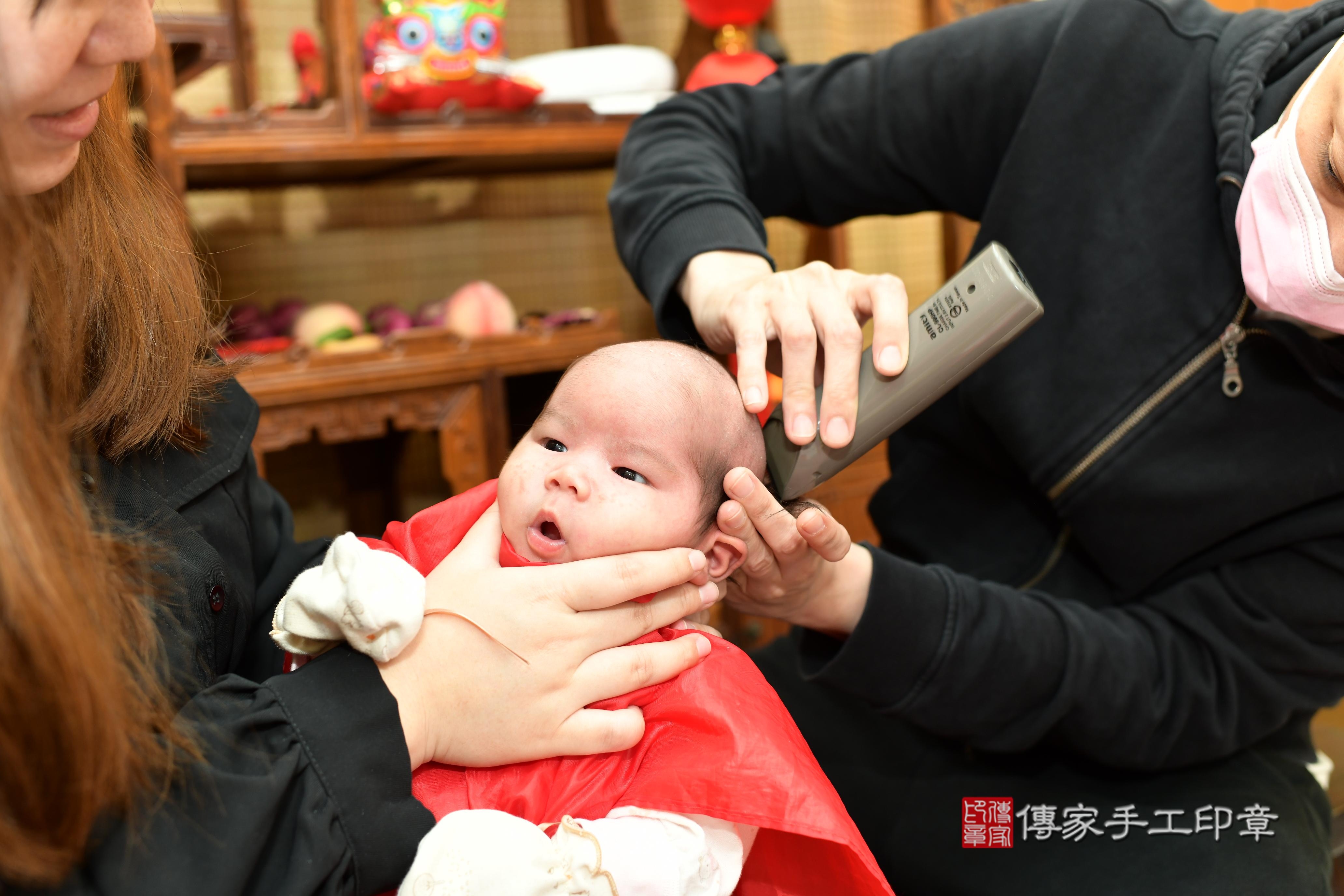傳家手工印章台南店、抓周、度脺、中國風會場、傳家嬰兒古禮、吉祥話、抓周道具物品24種、拍照。抓周證書。寶寶抓周、滿周歲、生日快樂、祝福
