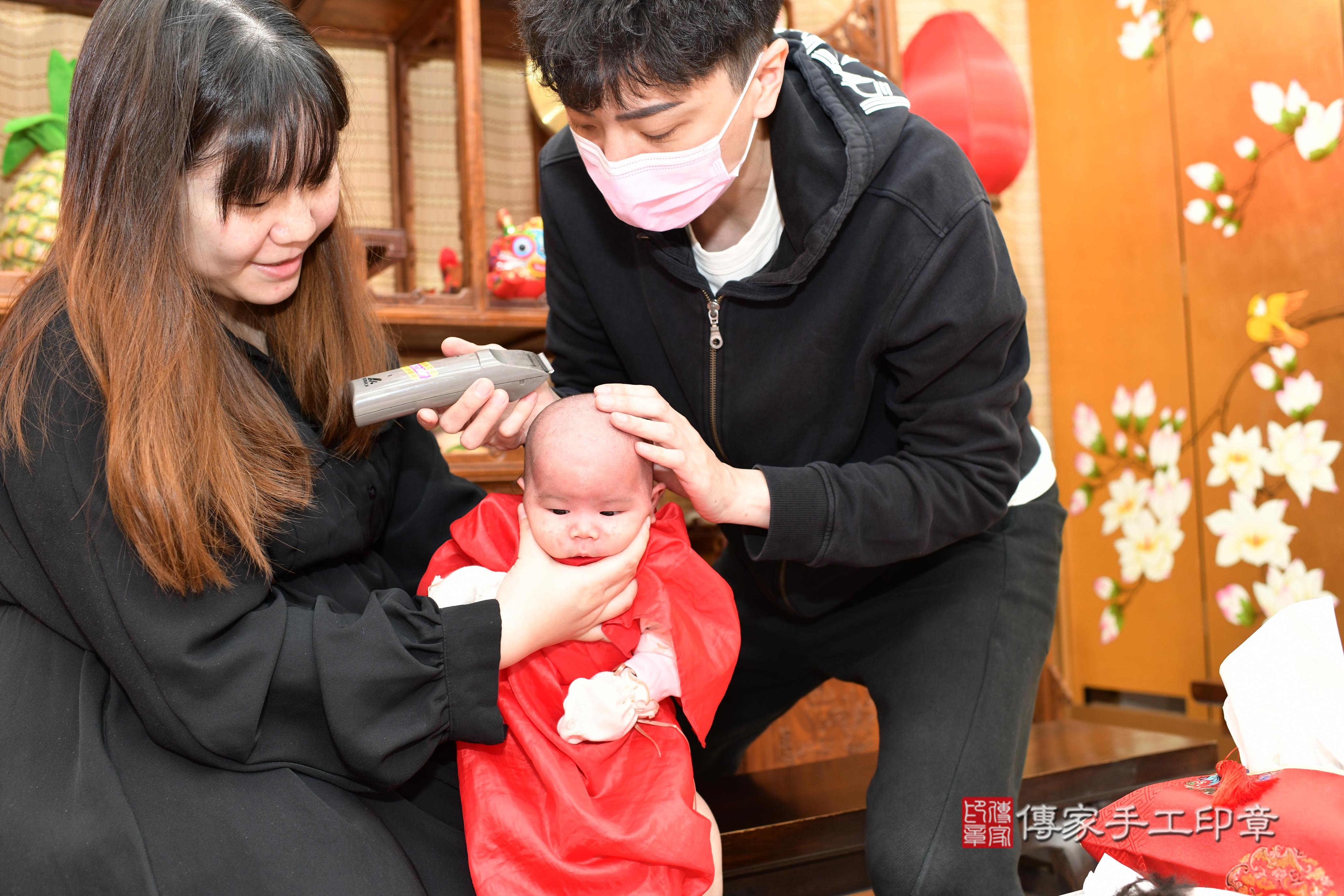 傳家手工印章台南店、抓周、度脺、中國風會場、傳家嬰兒古禮、吉祥話、抓周道具物品24種、拍照。抓周證書。寶寶抓周、滿周歲、生日快樂、祝福