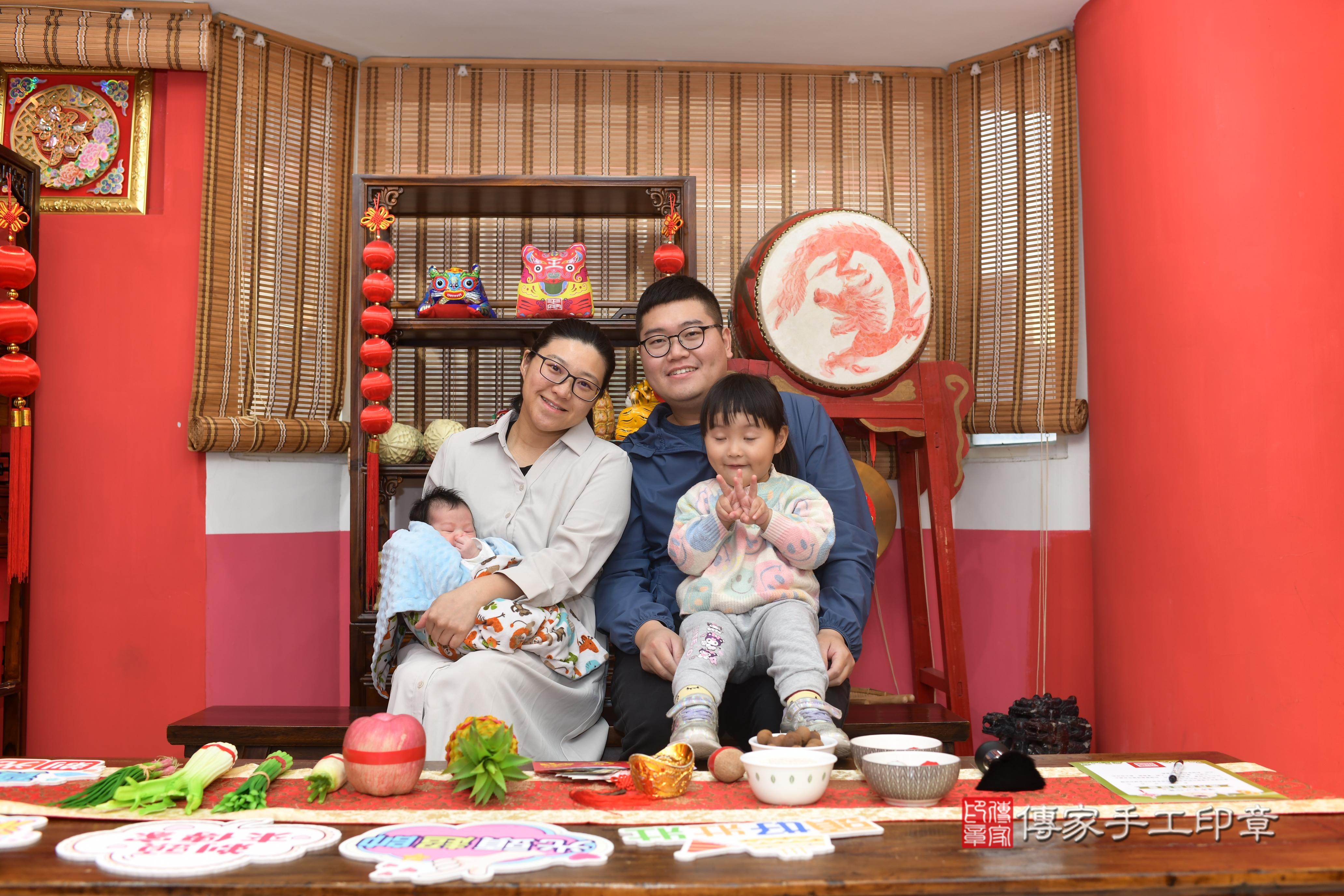 傳家手工印章高雄店、抓周、度脺、中國風會場、傳家嬰兒古禮、吉祥話、抓周道具物品24種、拍照。抓周證書。寶寶抓周、滿周歲、生日快樂、祝福