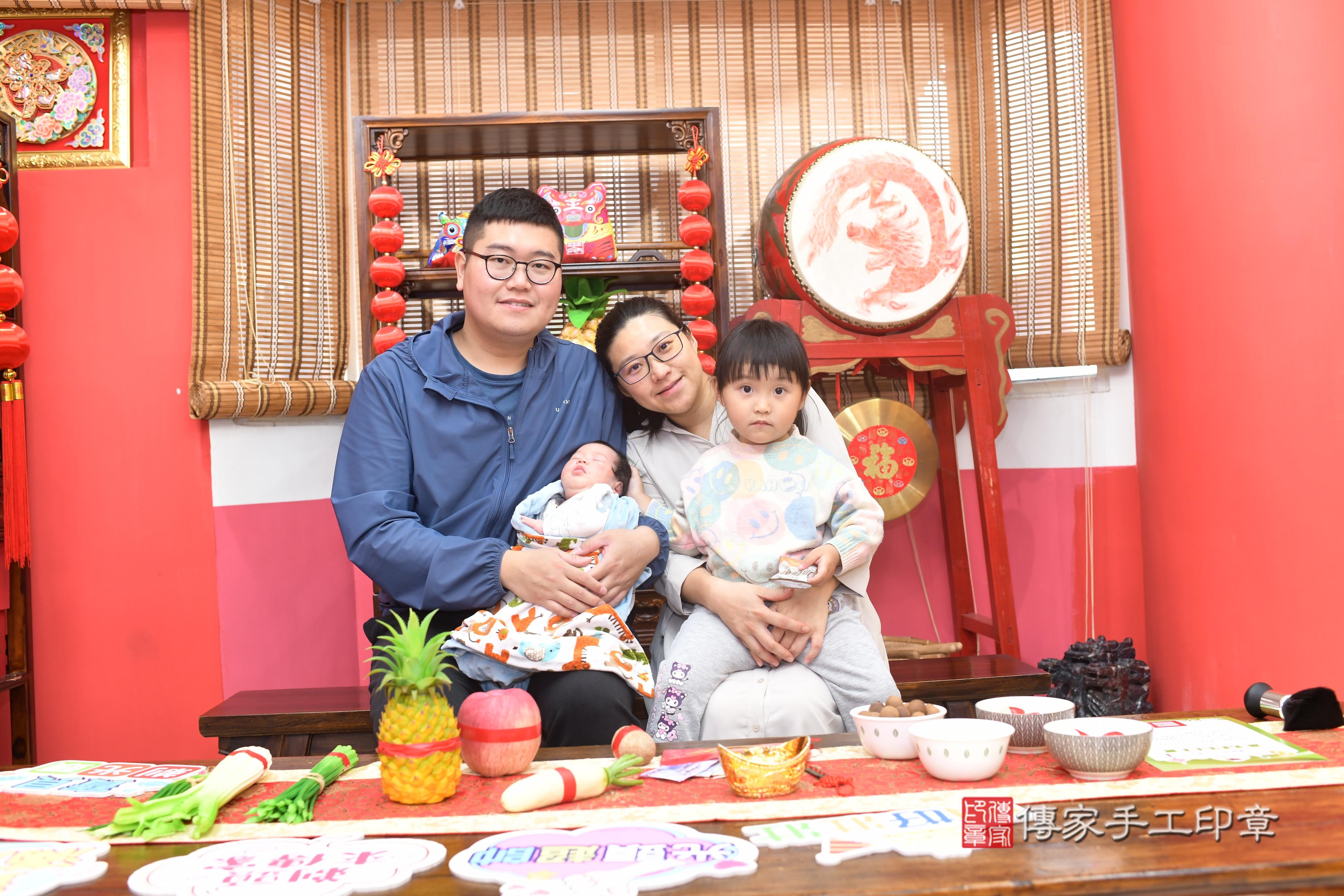 傳家手工印章高雄店、抓周、度脺、中國風會場、傳家嬰兒古禮、吉祥話、抓周道具物品24種、拍照。抓周證書。寶寶抓周、滿周歲、生日快樂、祝福