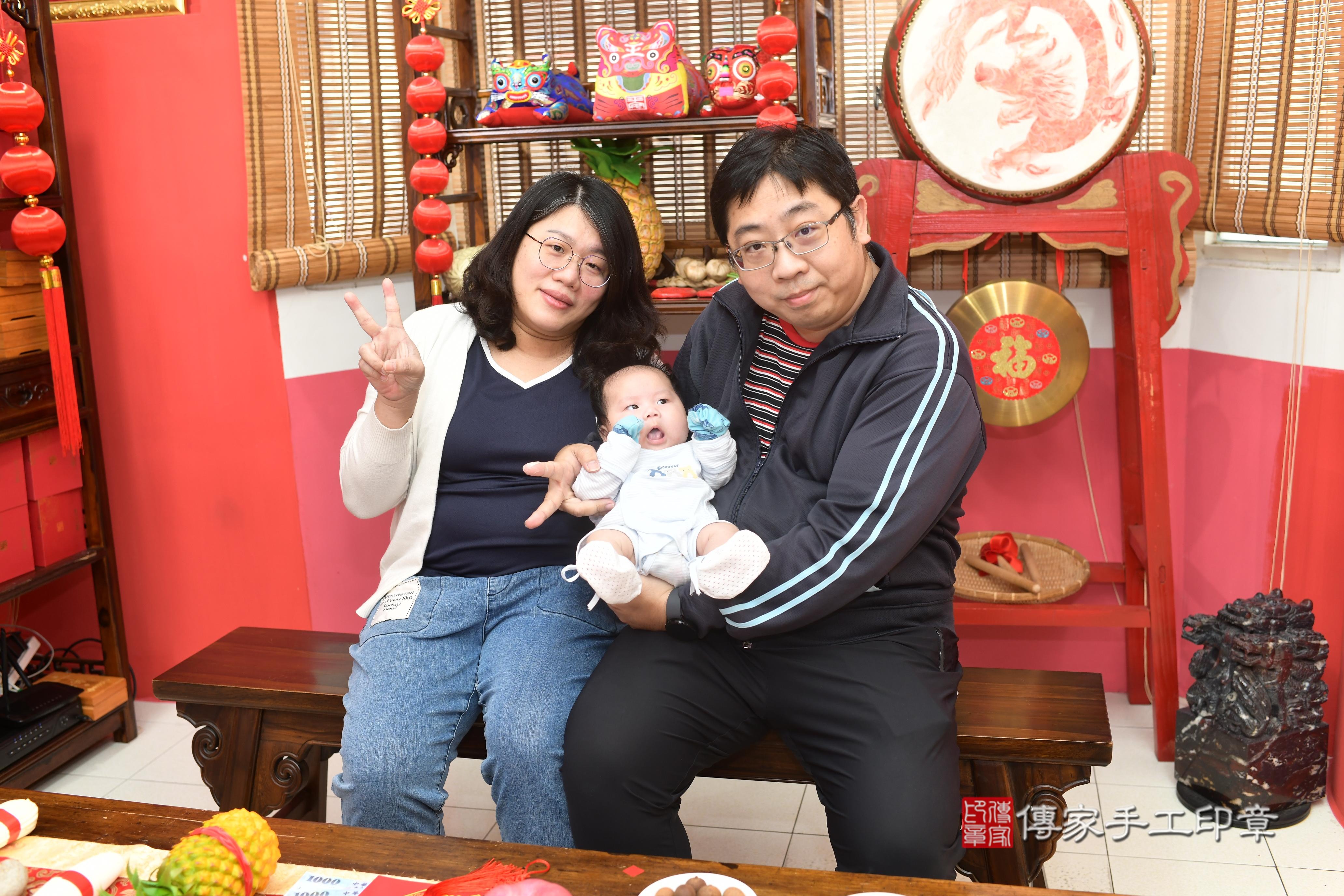 傳家手工印章高雄店、抓周、度脺、中國風會場、傳家嬰兒古禮、吉祥話、抓周道具物品24種、拍照。抓周證書。寶寶抓周、滿周歲、生日快樂、祝福