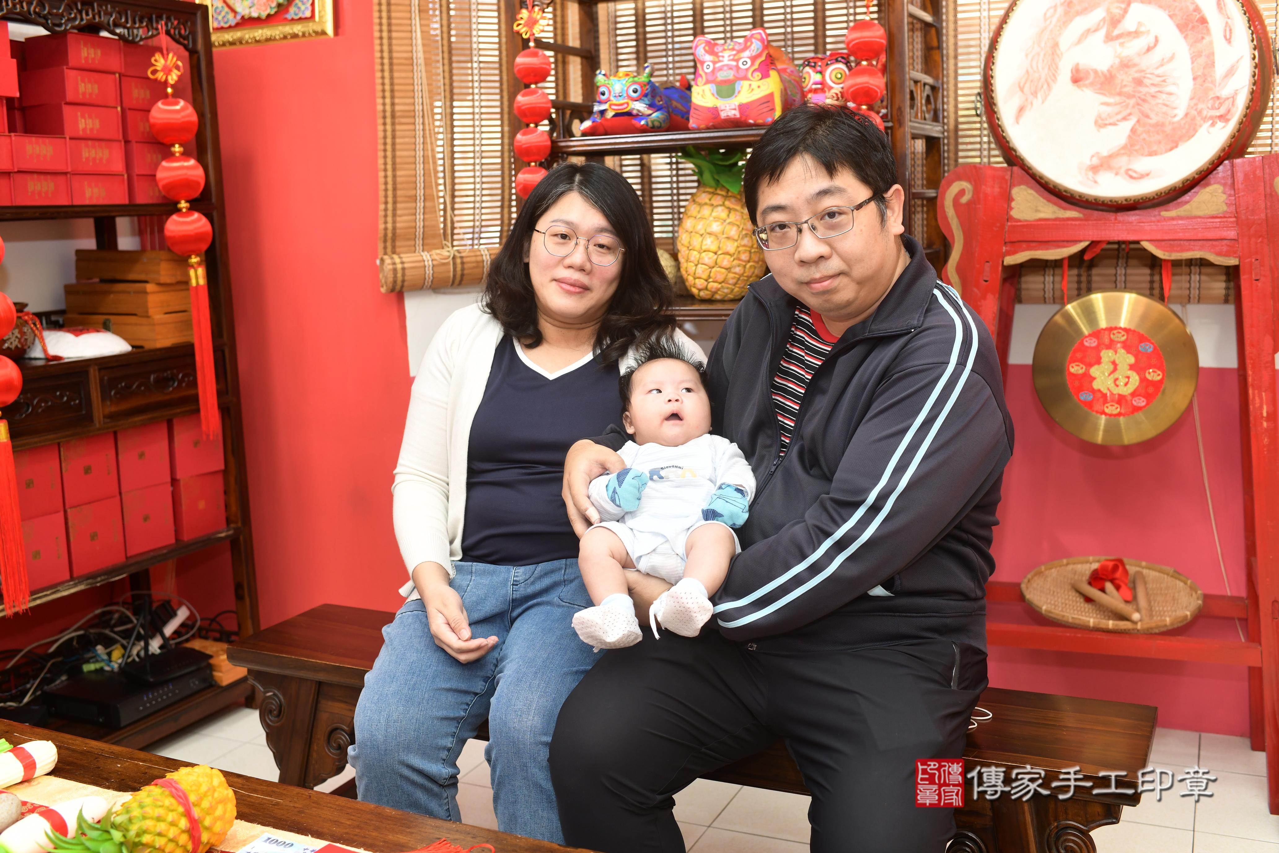 傳家手工印章高雄店、抓周、度脺、中國風會場、傳家嬰兒古禮、吉祥話、抓周道具物品24種、拍照。抓周證書。寶寶抓周、滿周歲、生日快樂、祝福