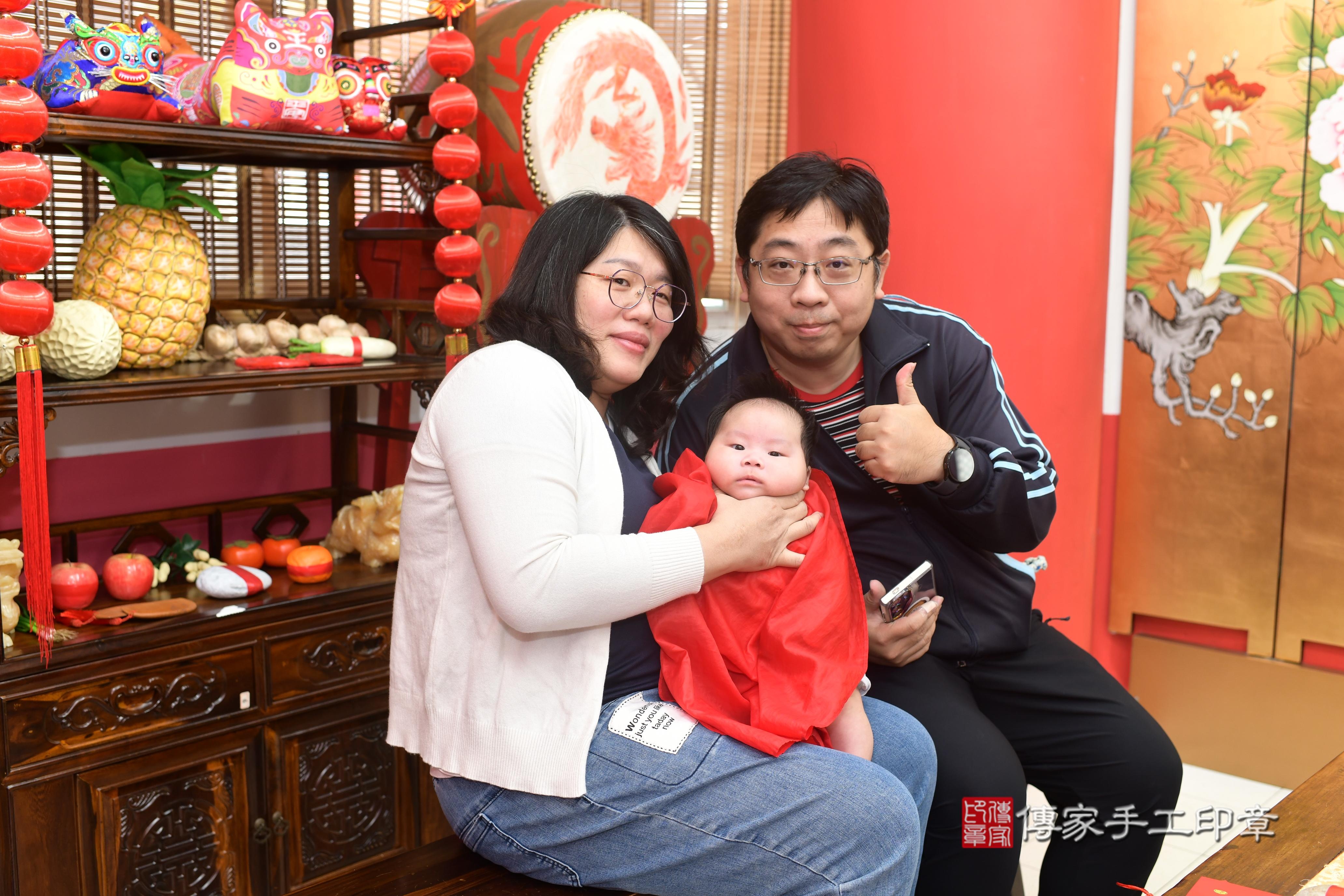 傳家手工印章高雄店、抓周、度脺、中國風會場、傳家嬰兒古禮、吉祥話、抓周道具物品24種、拍照。抓周證書。寶寶抓周、滿周歲、生日快樂、祝福