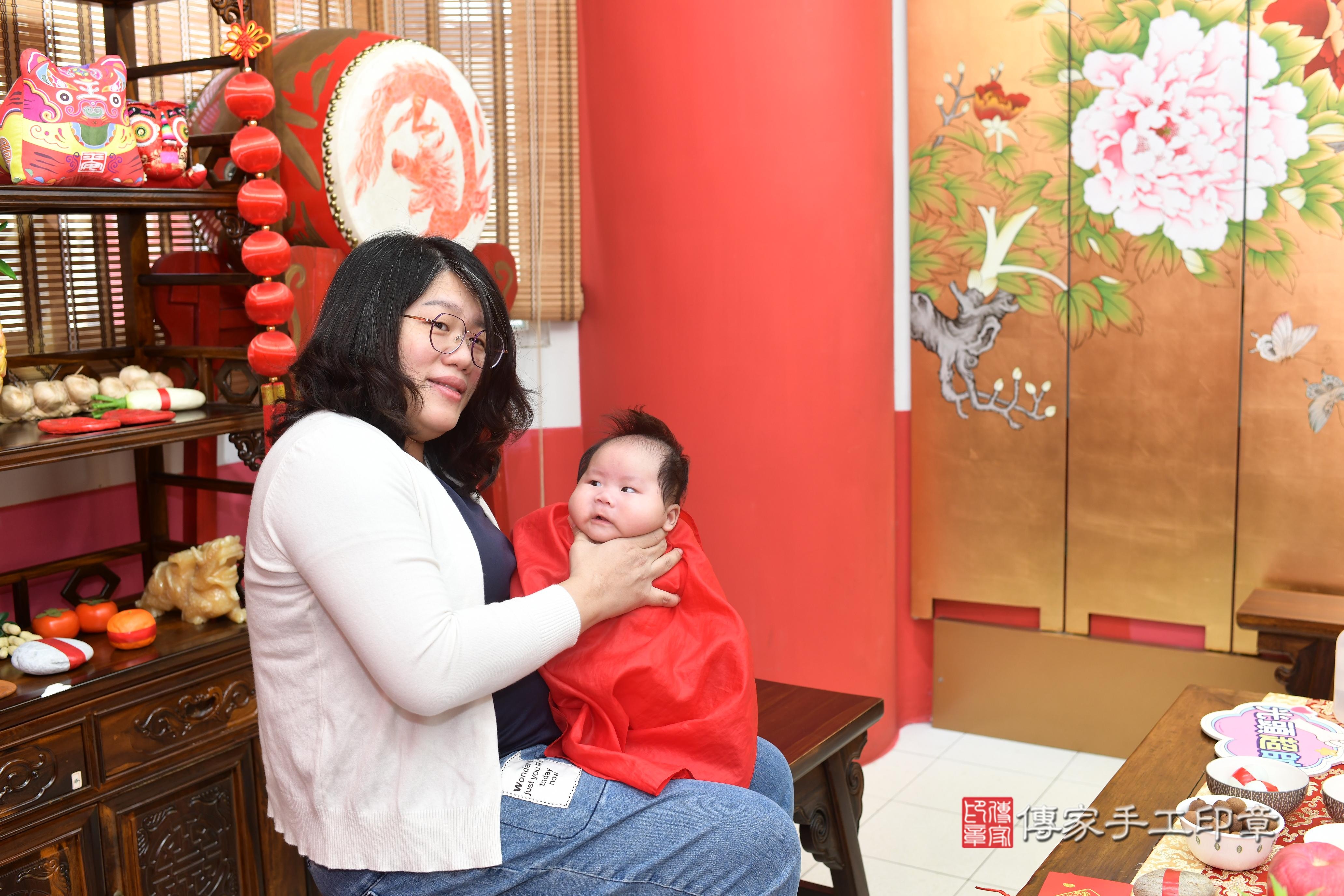 傳家手工印章高雄店、抓周、度脺、中國風會場、傳家嬰兒古禮、吉祥話、抓周道具物品24種、拍照。抓周證書。寶寶抓周、滿周歲、生日快樂、祝福