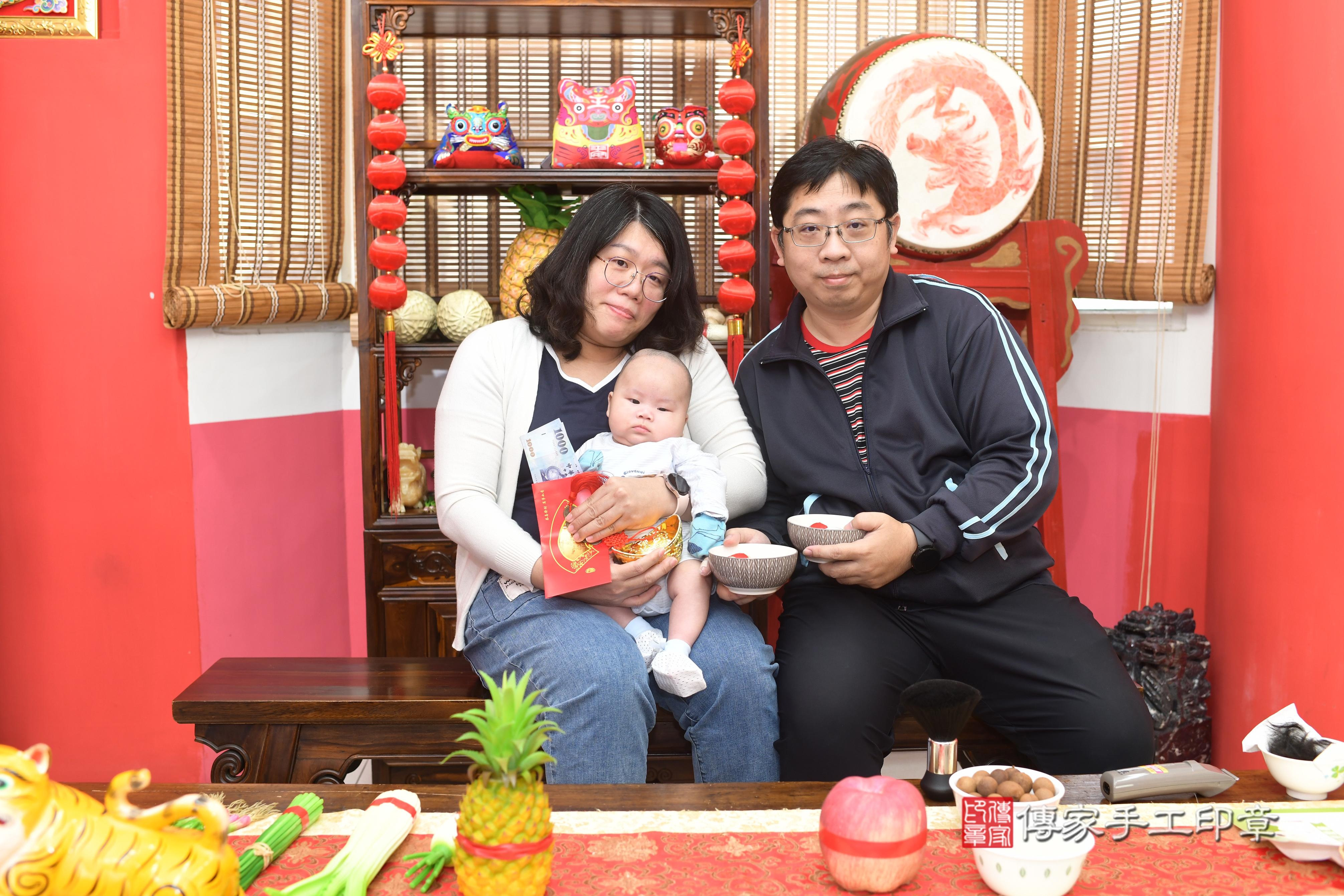 傳家手工印章高雄店、抓周、度脺、中國風會場、傳家嬰兒古禮、吉祥話、抓周道具物品24種、拍照。抓周證書。寶寶抓周、滿周歲、生日快樂、祝福