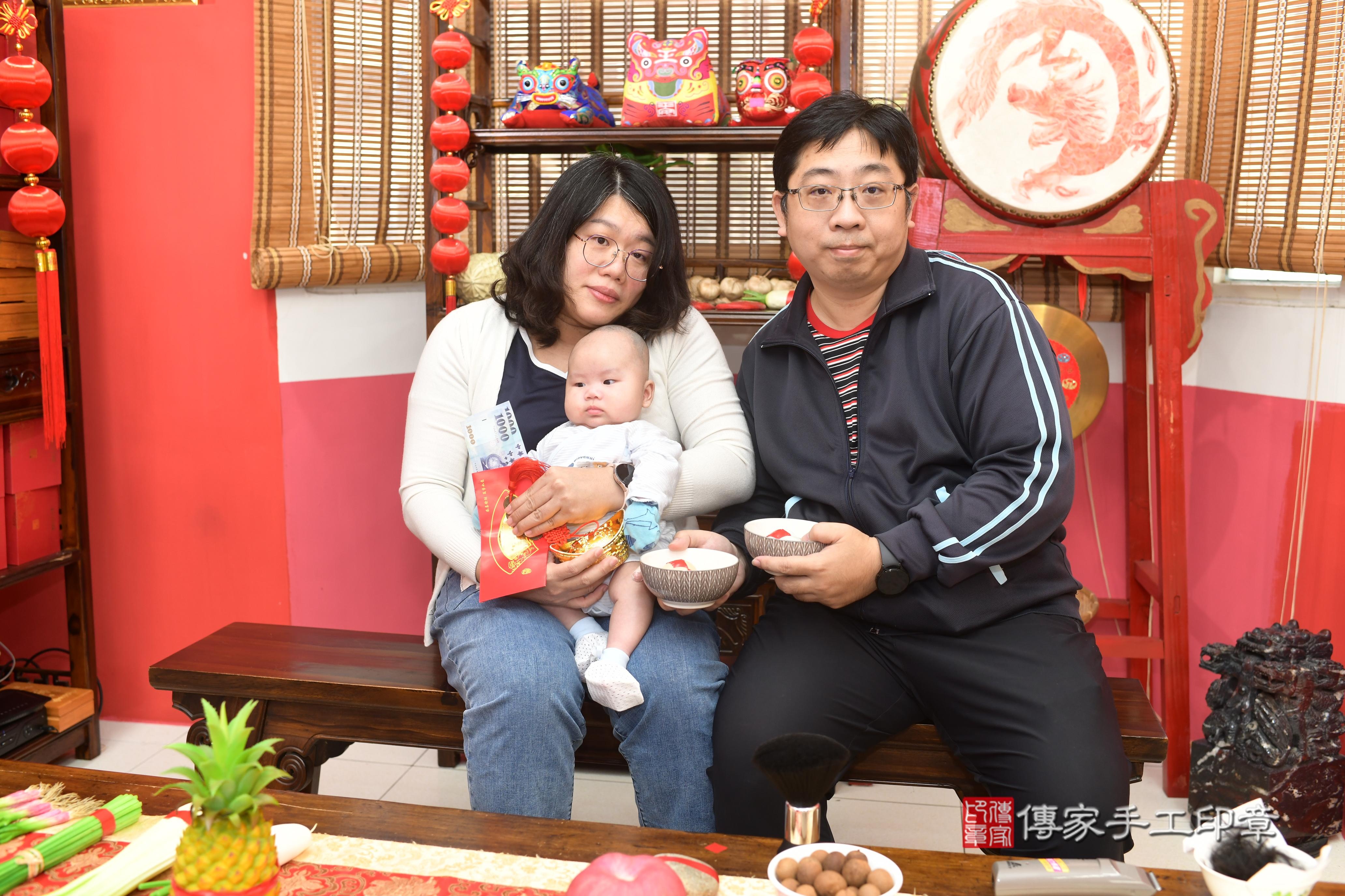 傳家手工印章高雄店、抓周、度脺、中國風會場、傳家嬰兒古禮、吉祥話、抓周道具物品24種、拍照。抓周證書。寶寶抓周、滿周歲、生日快樂、祝福