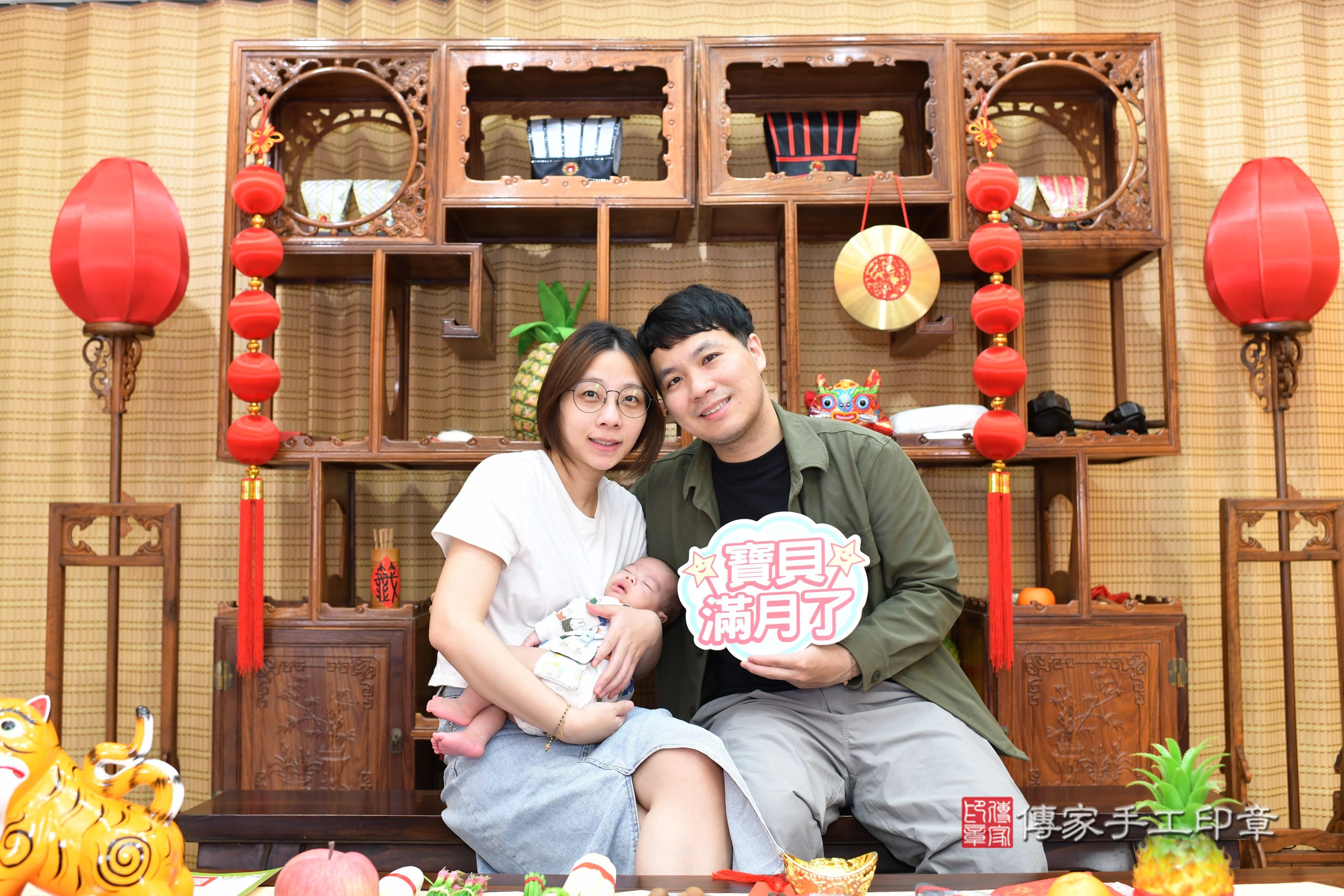 傳家手工印章高雄店、抓周、度脺、中國風會場、傳家嬰兒古禮、吉祥話、抓周道具物品24種、拍照。抓周證書。寶寶抓周、滿周歲、生日快樂、祝福