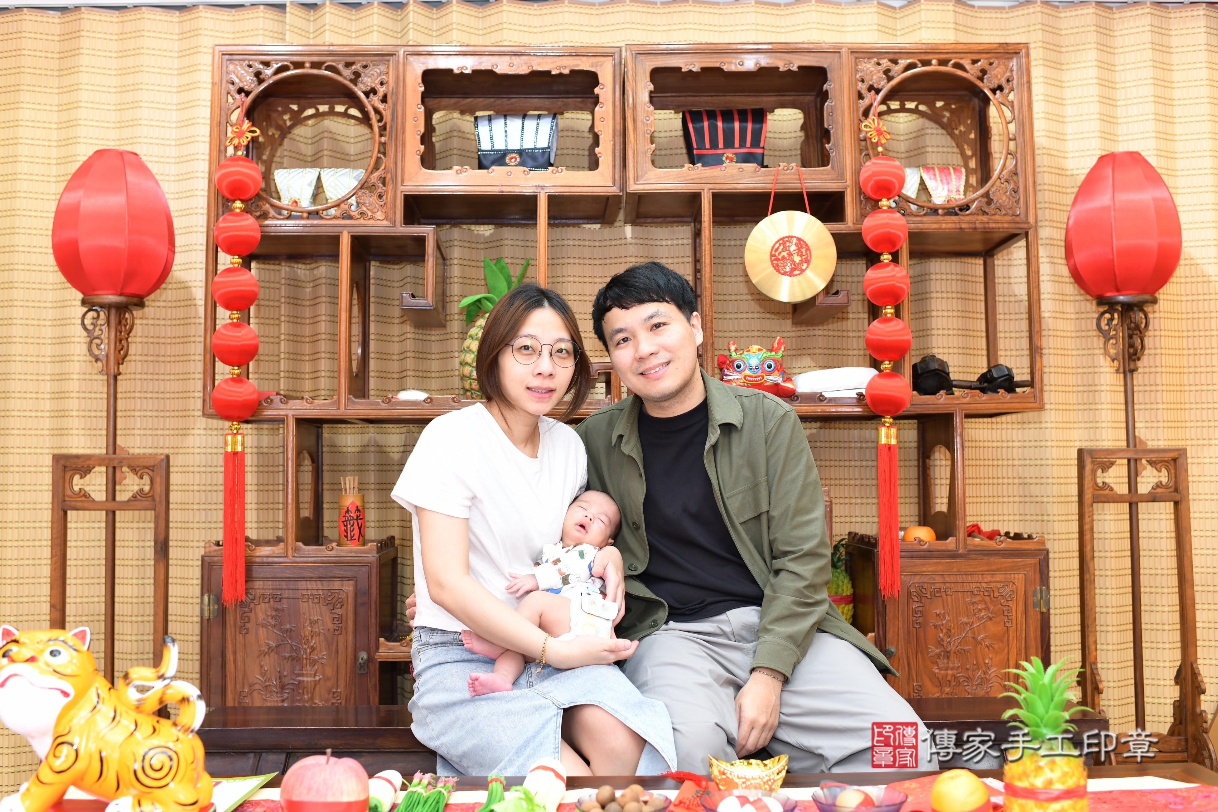 傳家手工印章高雄店、抓周、度脺、中國風會場、傳家嬰兒古禮、吉祥話、抓周道具物品24種、拍照。抓周證書。寶寶抓周、滿周歲、生日快樂、祝福